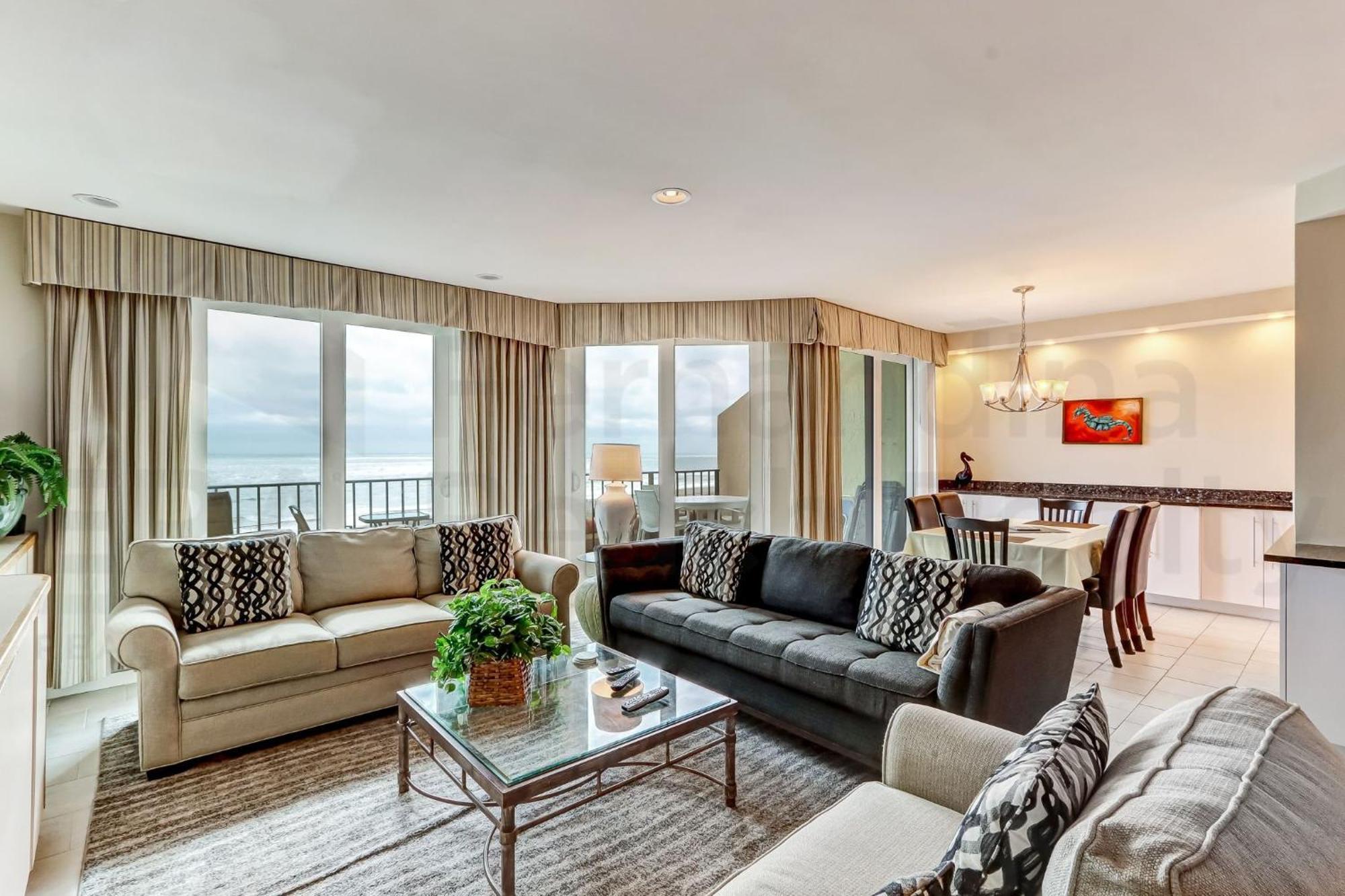 Oceanfront Penthouse Apartment *