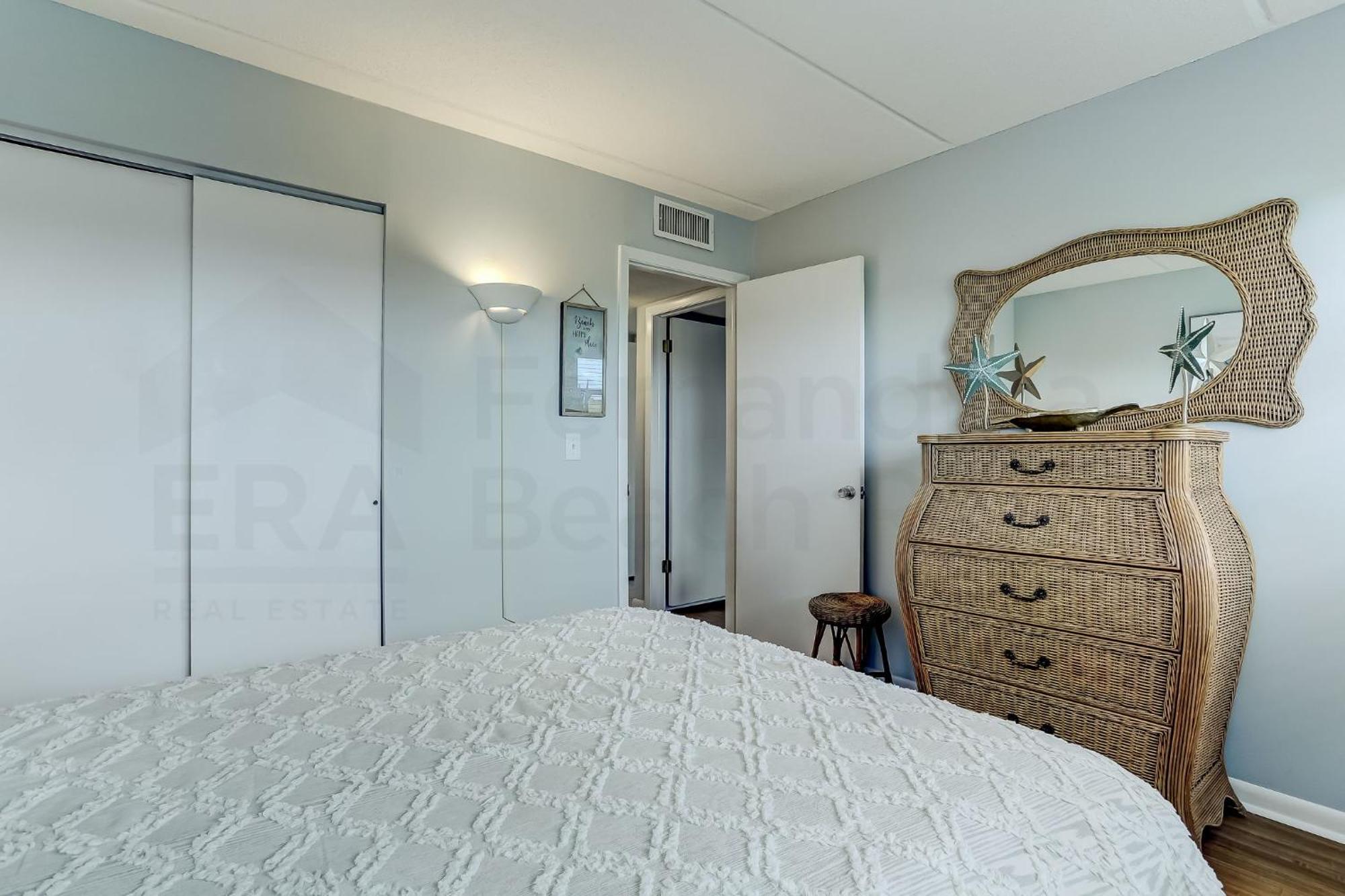 Oceanfront W Balcony Apartment