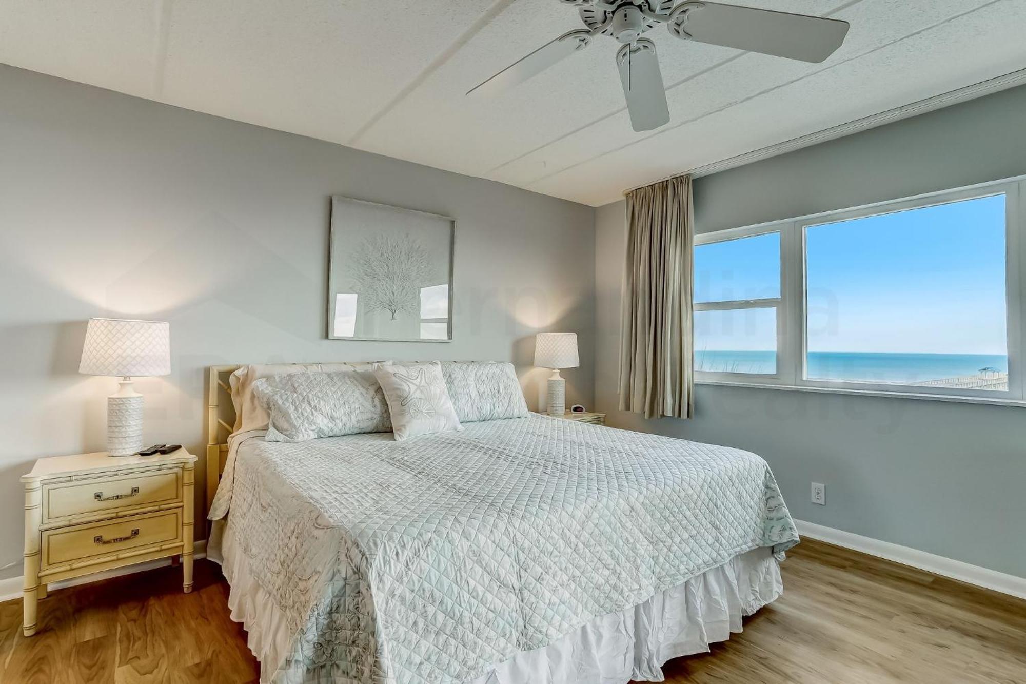 Oceanfront W Balcony Apartment