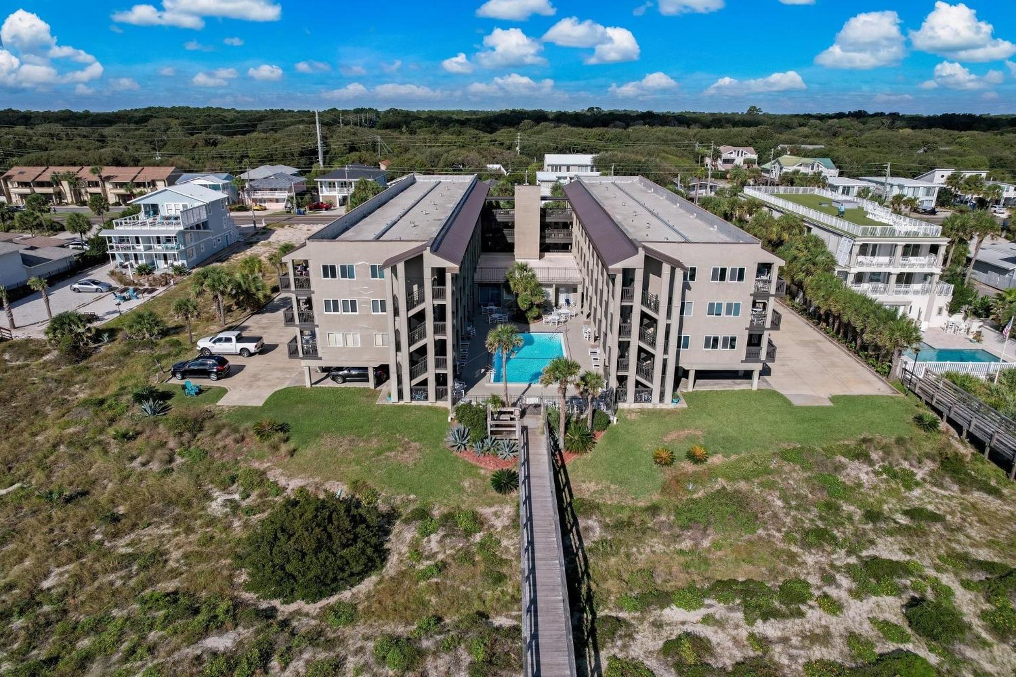 Apartment Steps Away *