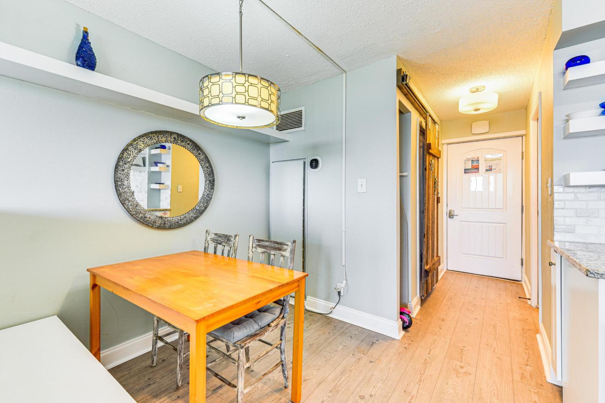 Apartment Pcb Coastal With On-site Access! *