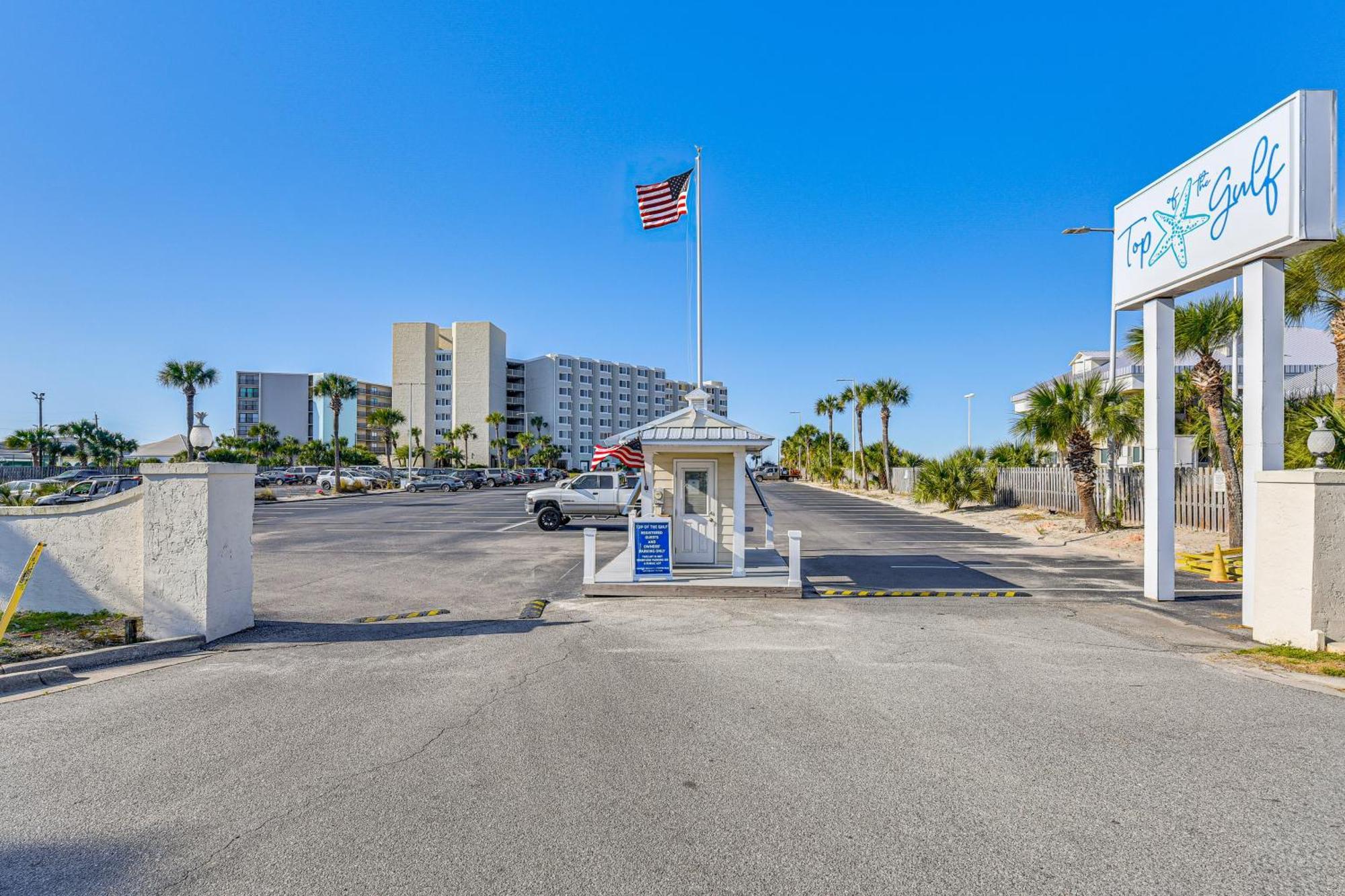 Pcb Coastal With On-site Access! Apartment
