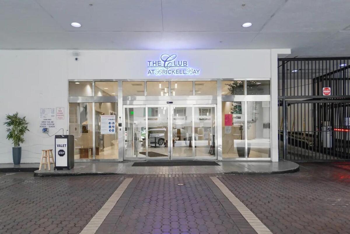 Apartment Brickell Center W/city & Bay View + Free Parking! *