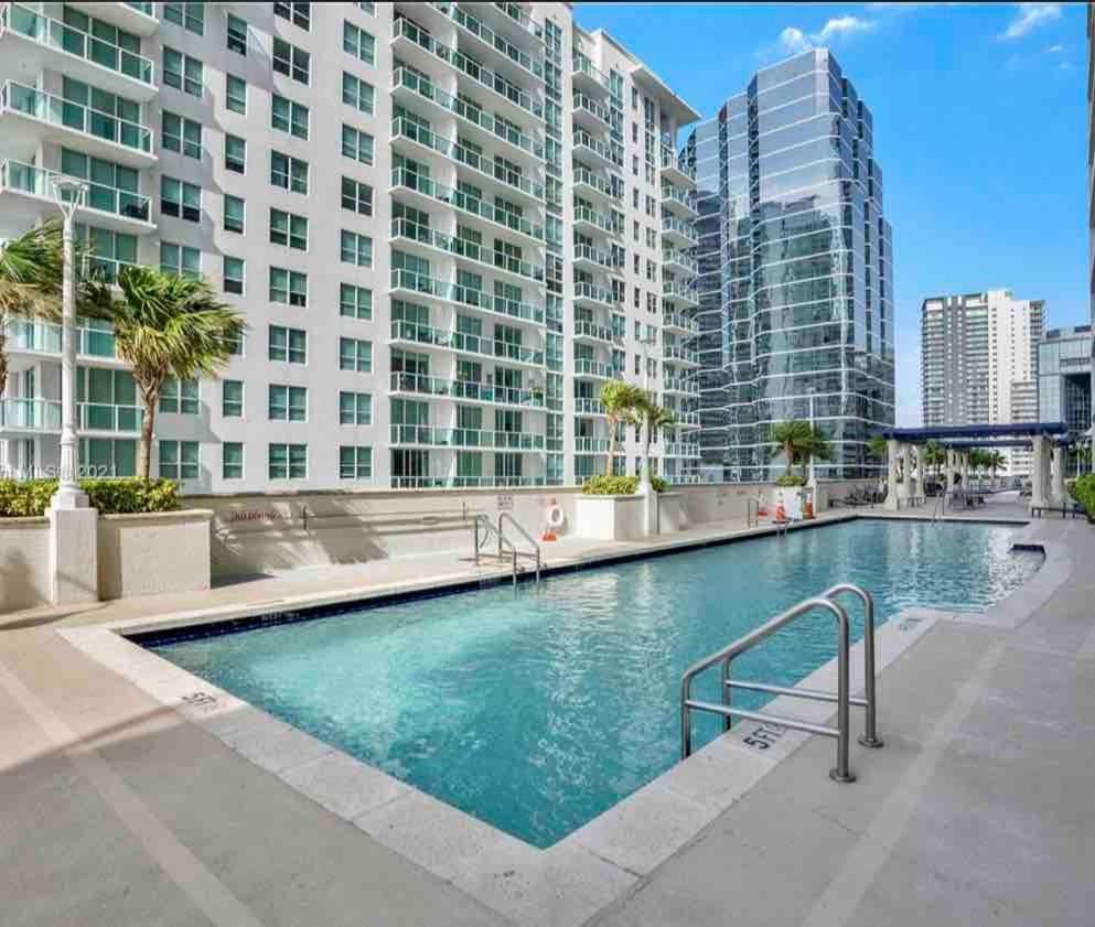 Brickell Center W/city & Bay View + Free Parking! Apartment