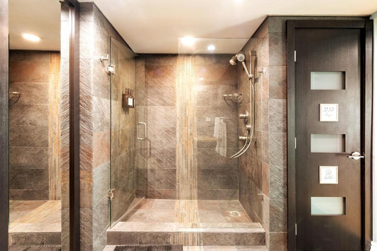 Apartment Brickell Center W/city & Bay View + Free Parking! *