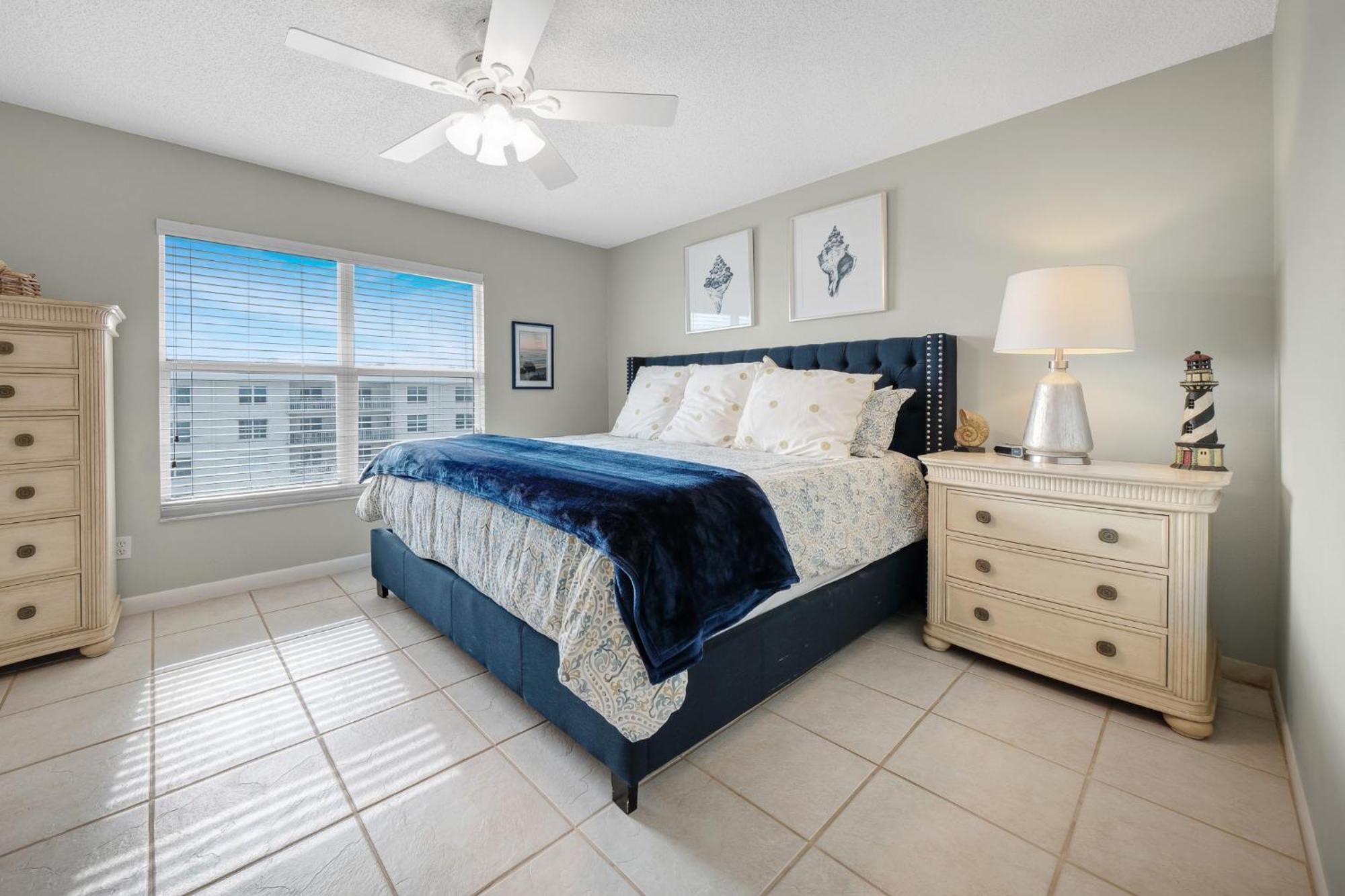 Holiday home Floor Ocean And Pool Views Located On No-drive With 2 Complex Pools *