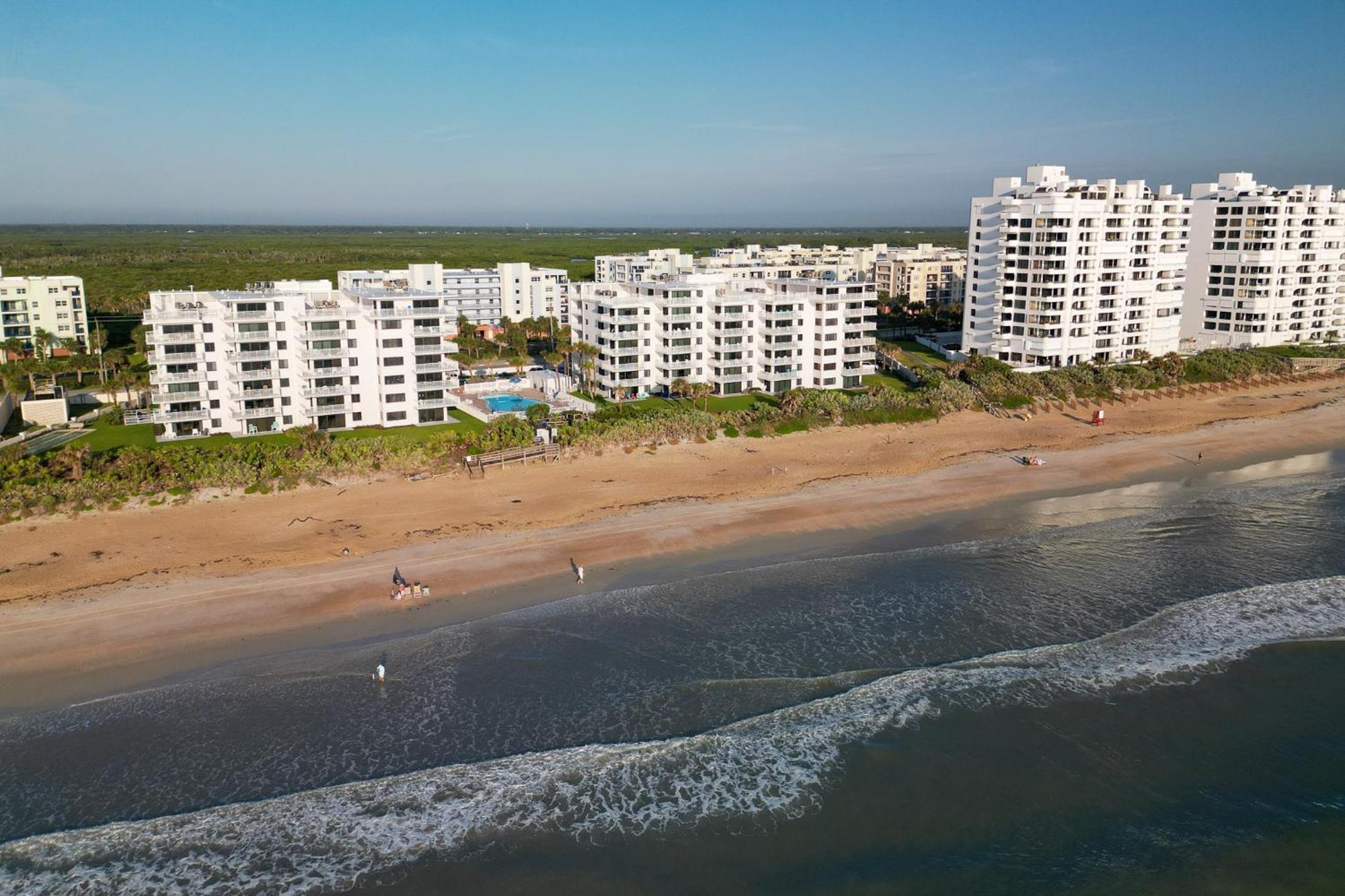 Holiday home Large Balcony With Direct Oceanfront Views And Access To Complex Pool *