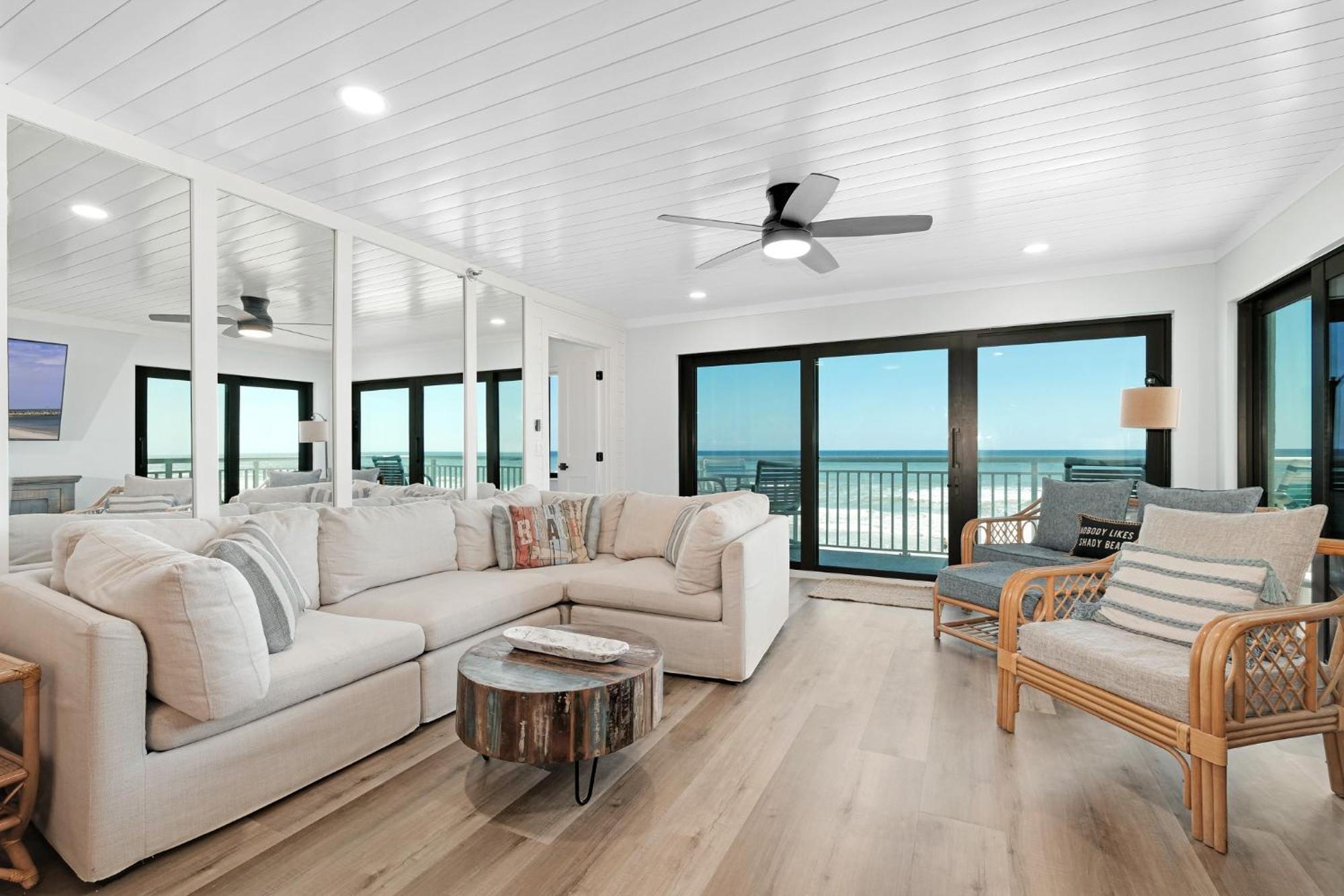 Large Balcony With Direct Oceanfront Views And Access To Complex Pool Holiday home