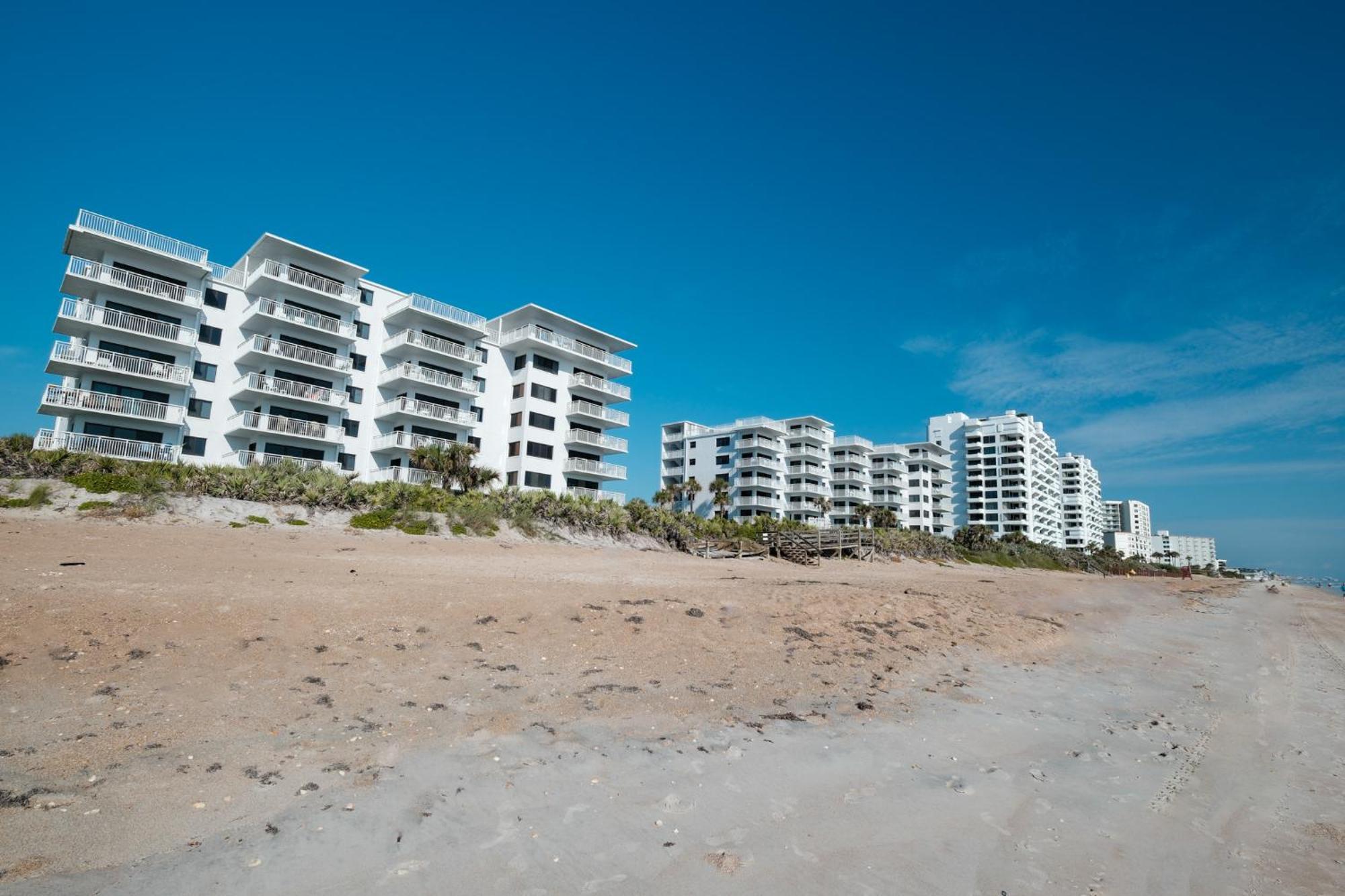 Large Balcony With Direct Oceanfront Views And Access To Complex Pool * New Smyrna Beach