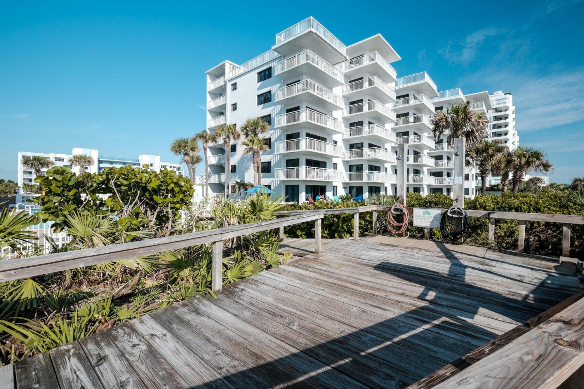 Large Balcony With Direct Oceanfront Views And Access To Complex Pool Holiday home New Smyrna Beach