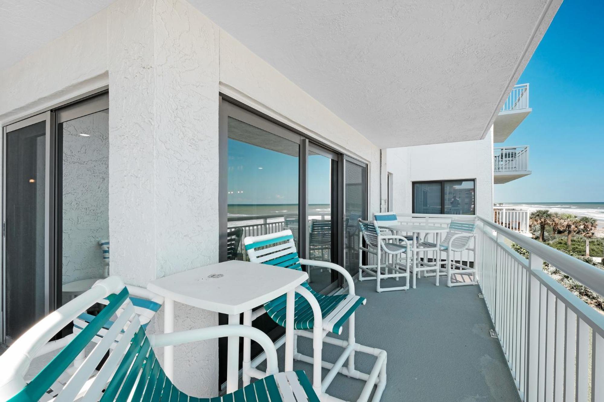 Holiday home Large Balcony With Direct Oceanfront Views And Access To Complex Pool *