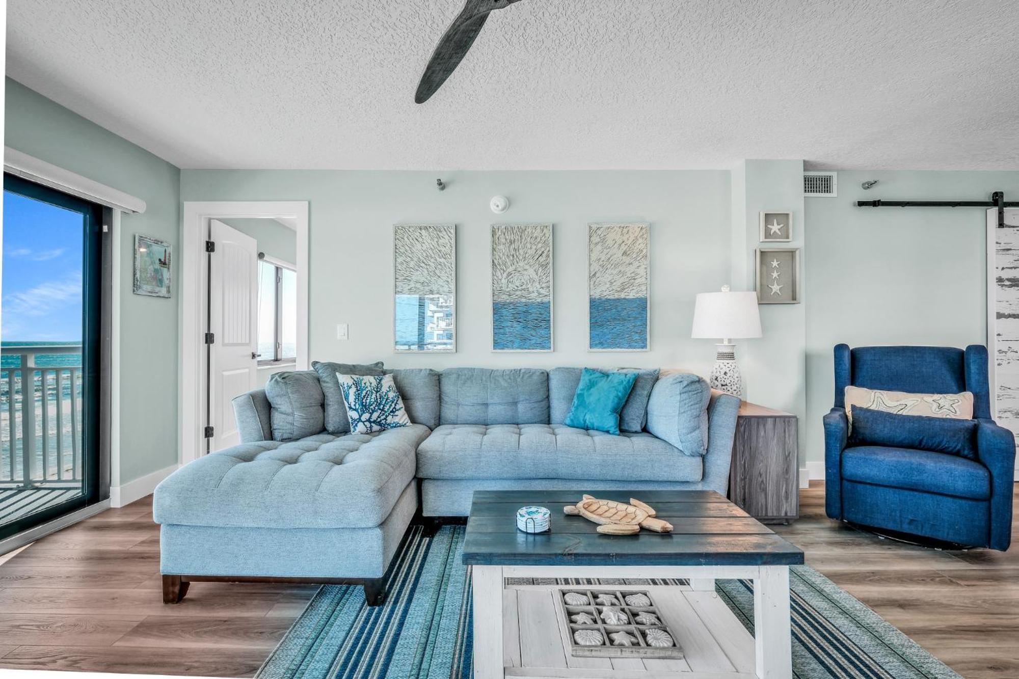 Holiday home Direct Oceanfront With Stunning Corner Views And Pool Access! *