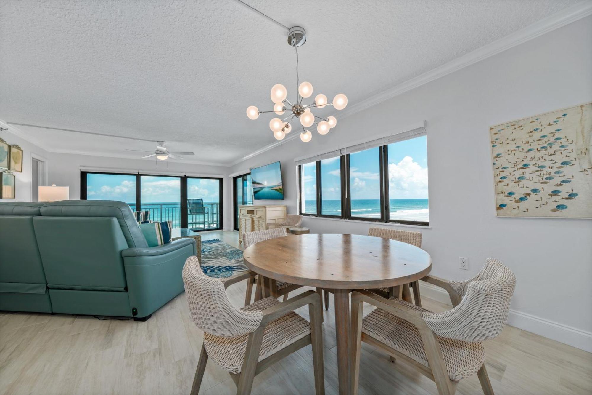 Corner Oceanfront Views With Wrap Around Balcony Located On The No-drive Beach! Holiday home *