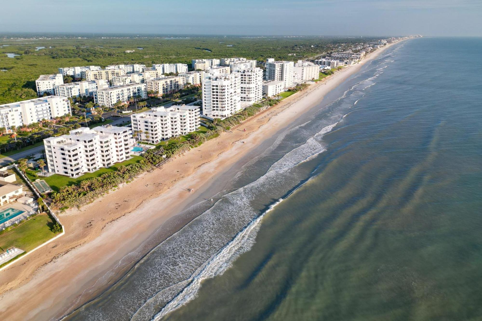 Holiday home Corner Oceanfront Views With Wrap Around Balcony Located On The No-drive Beach!