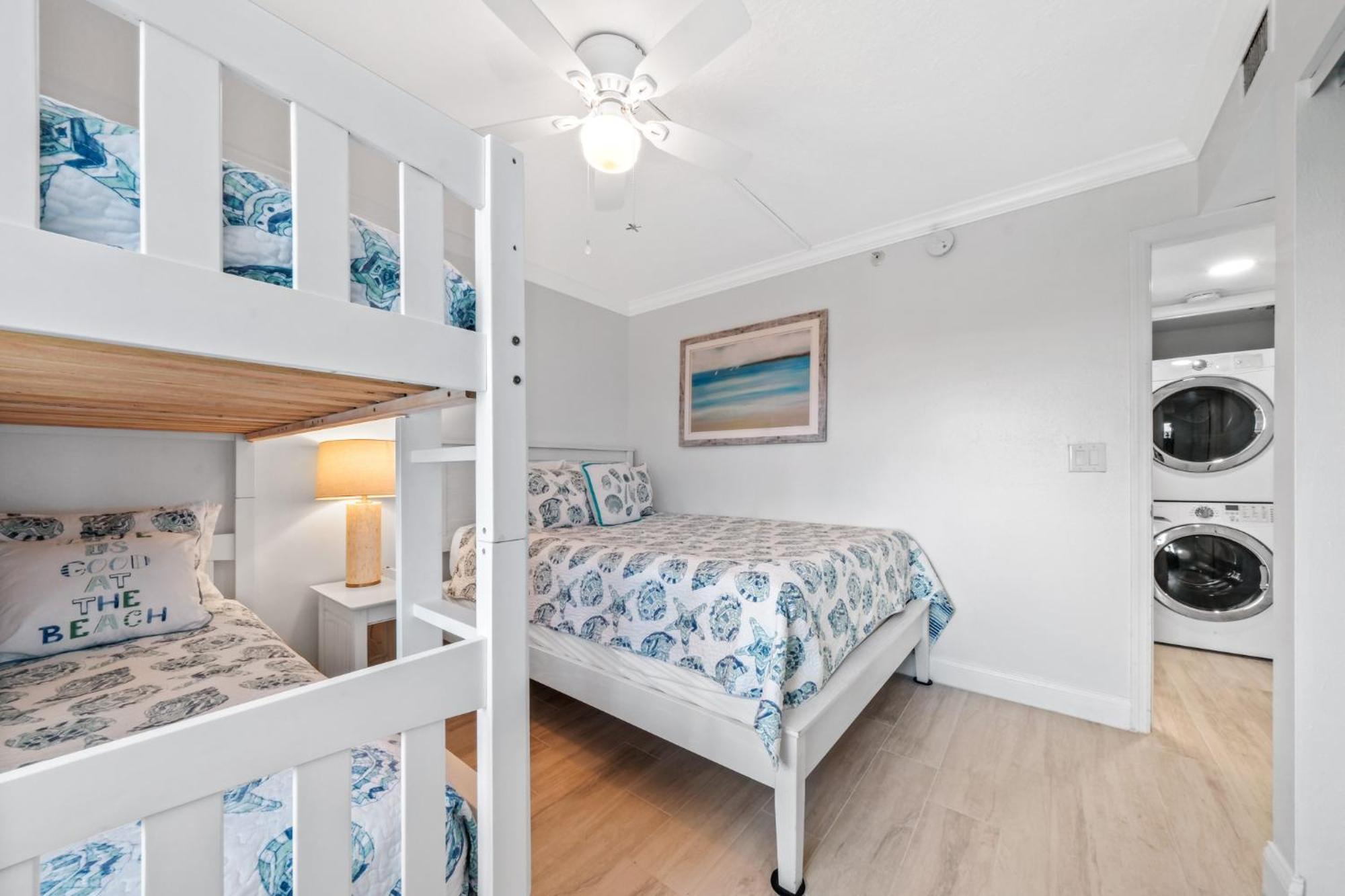 Holiday home Corner Oceanfront Views With Wrap Around Balcony Located On The No-drive Beach! *