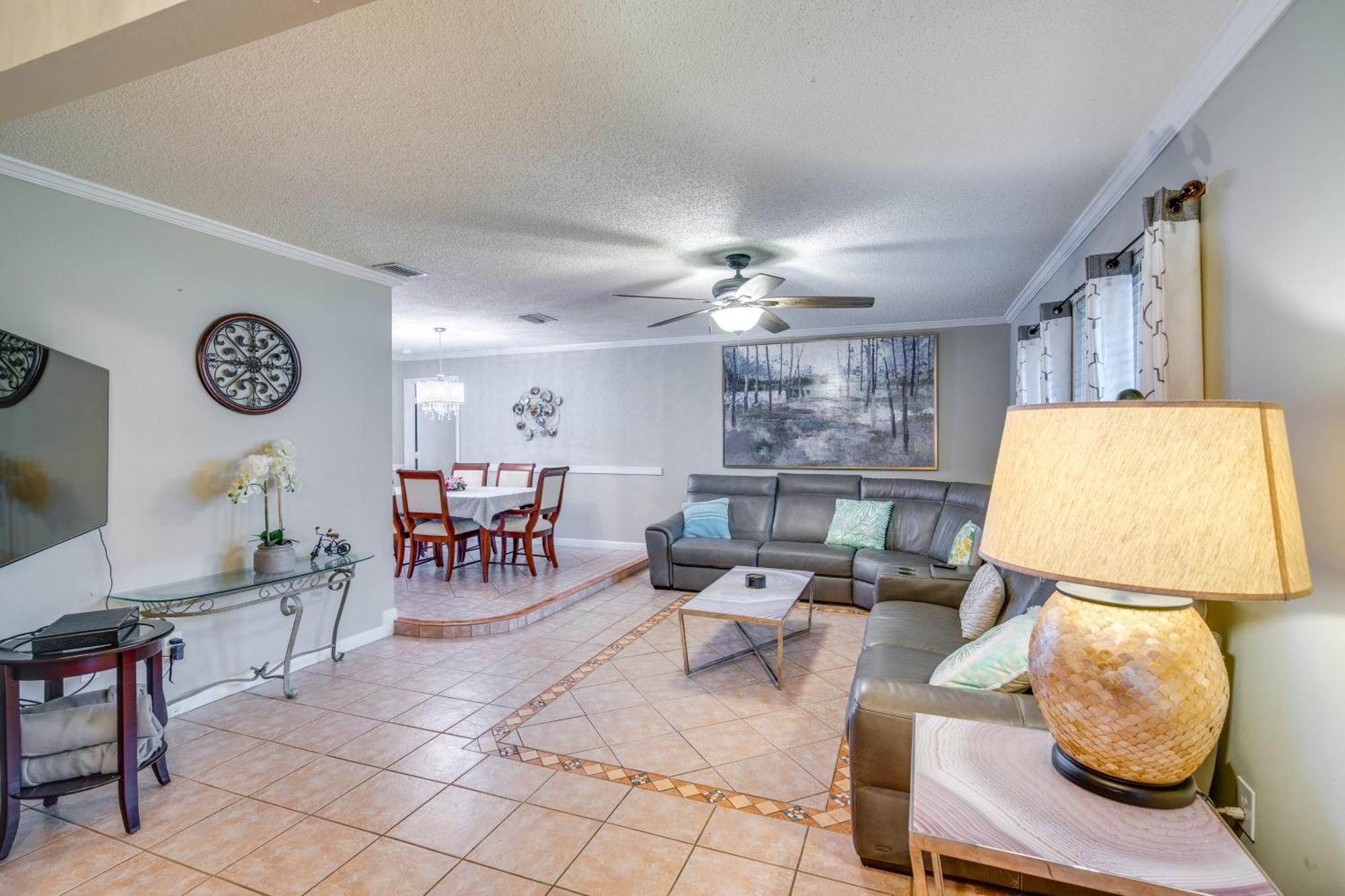Holiday home Canal-front With Dock And Lanai In Cape Coral! *