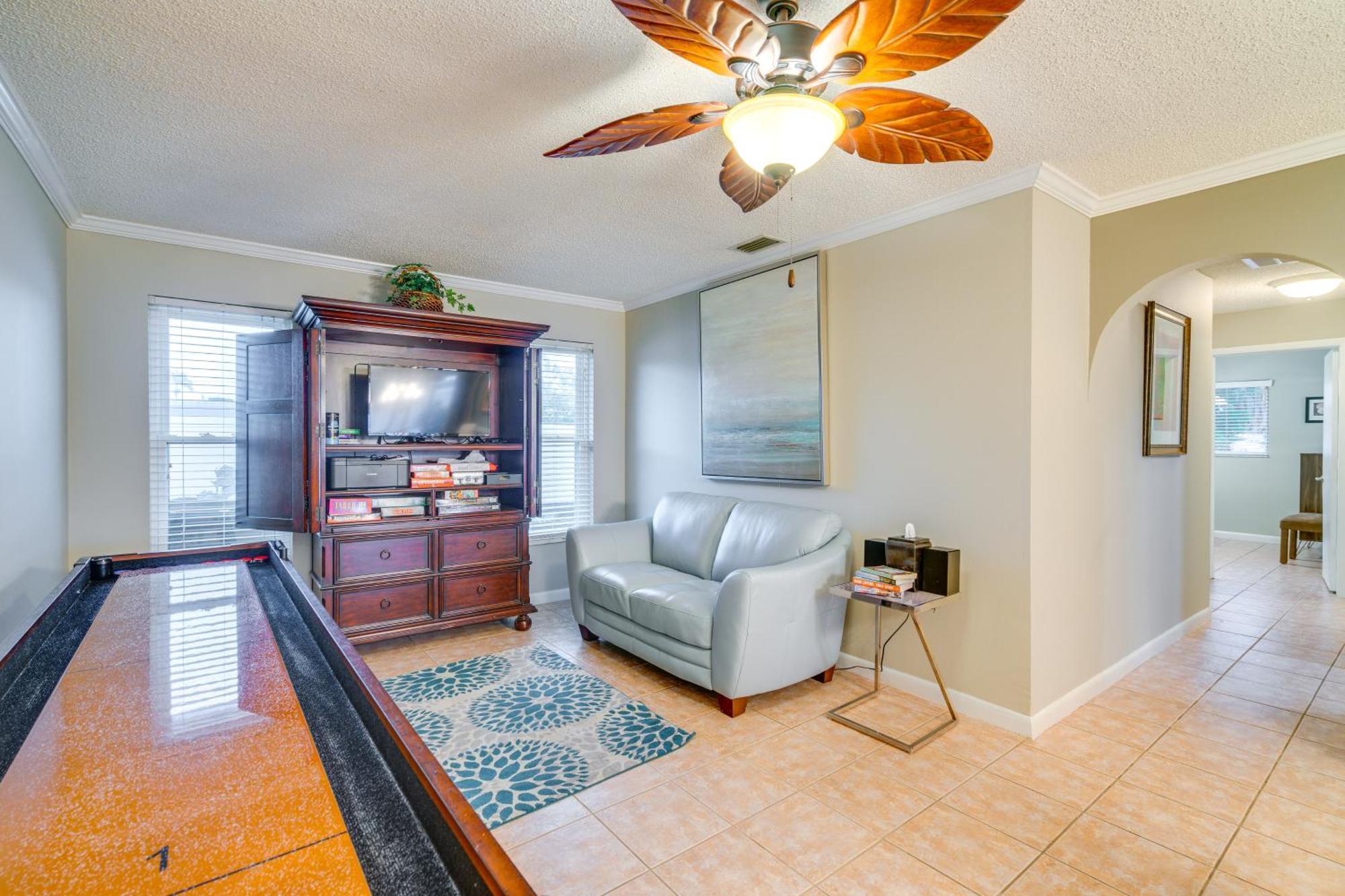 Canal-front With Dock And Lanai In Cape Coral! * Cape Coral