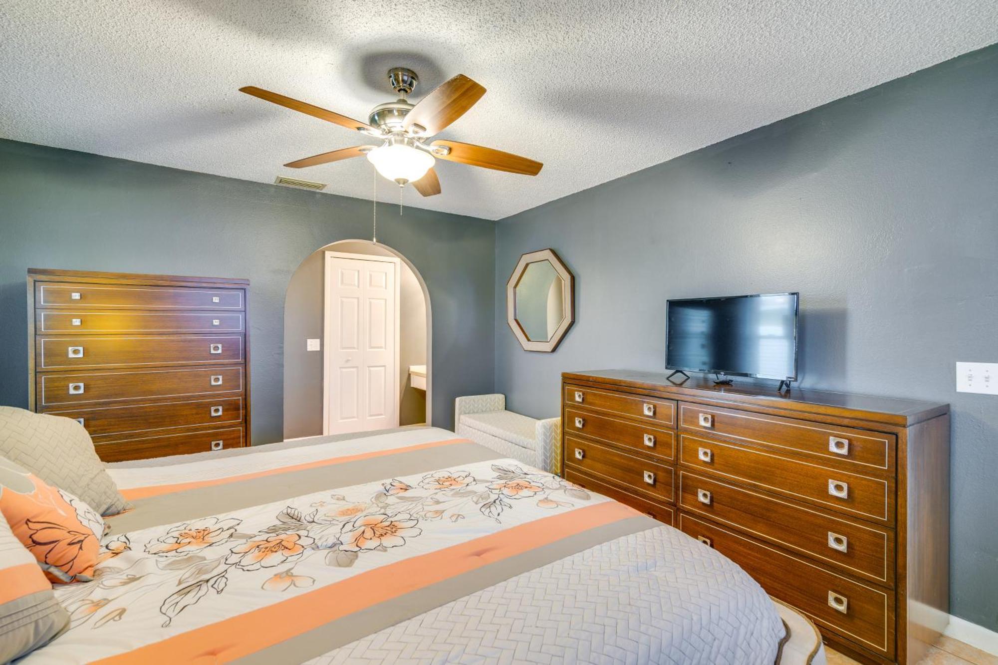 Holiday home Canal-front With Dock And Lanai In Cape Coral! Cape Coral