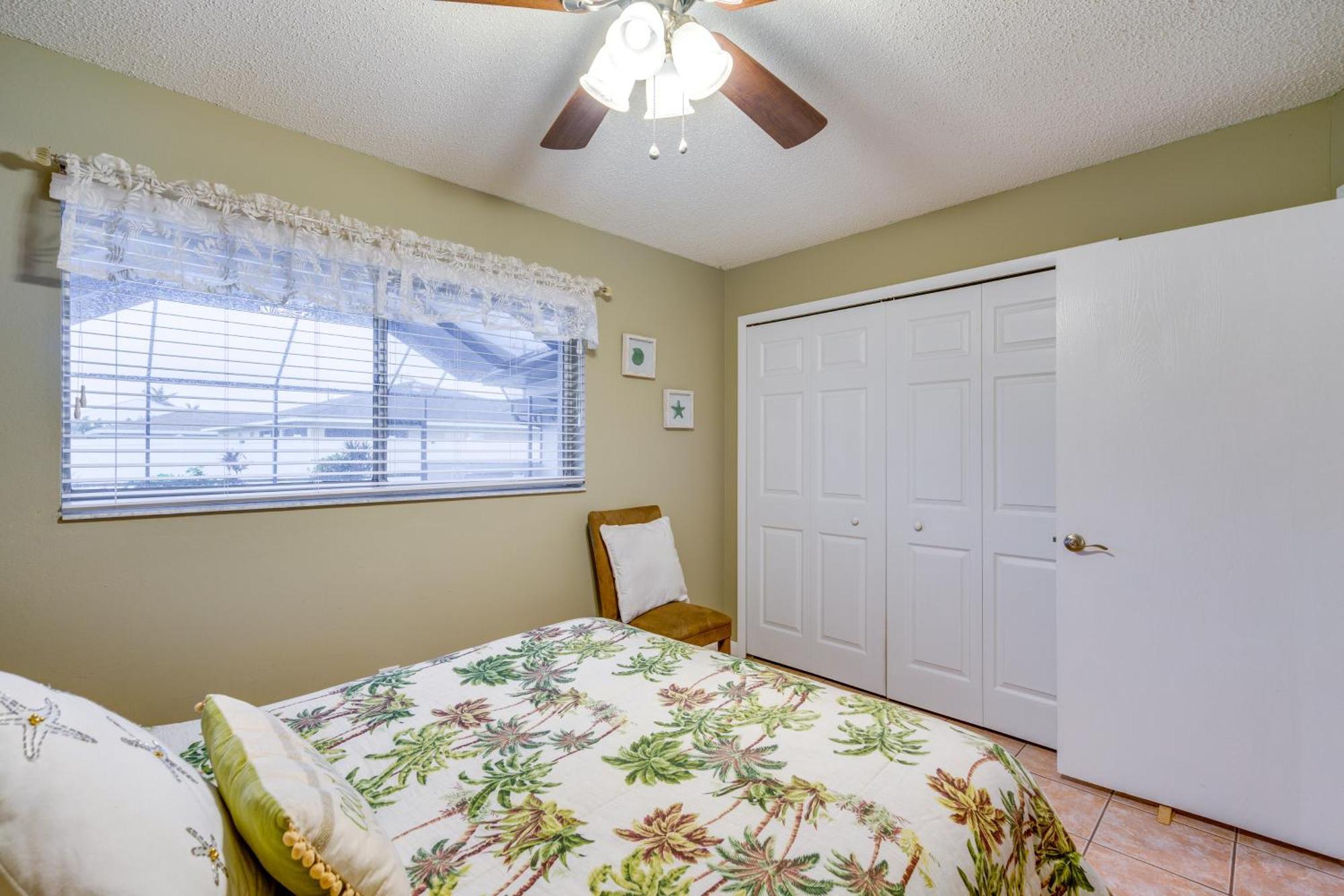 Canal-front With Dock And Lanai In Cape Coral! Holiday home Cape Coral