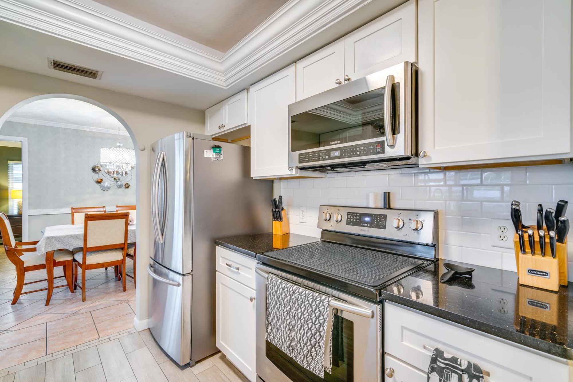 Canal-front With Dock And Lanai In Cape Coral! Holiday home