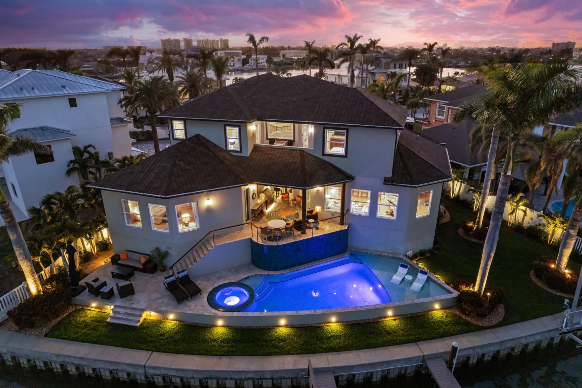 Luxury Waterfront 4br Private Heated Pool Hot Tub