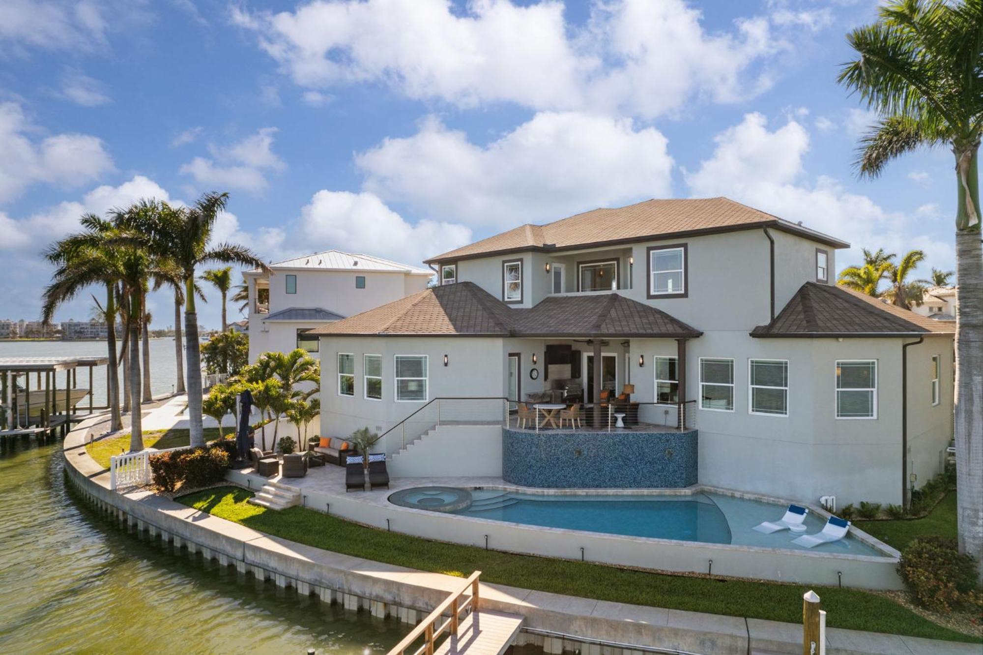 Luxury Waterfront 4br Private Heated Pool Hot Tub *