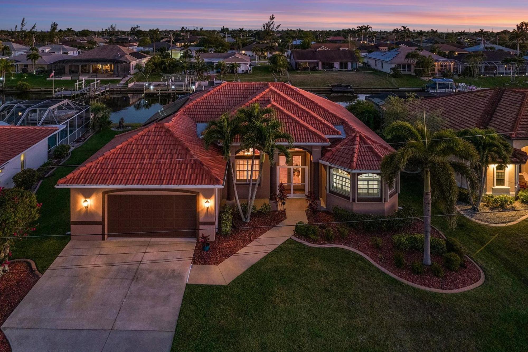 Heated Saltwater Pool, Dock, Gulf Access - Infinity Coral - Roelens