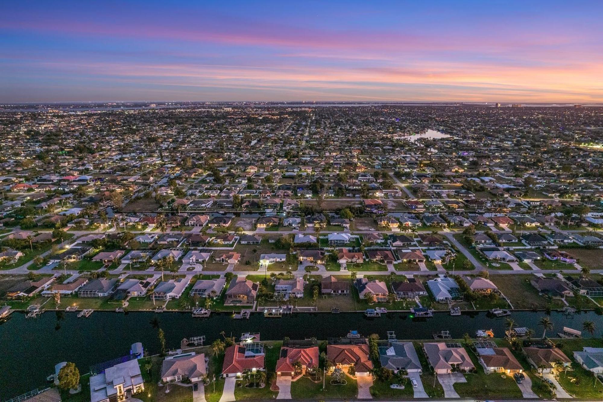 Heated Saltwater Pool, Dock, Gulf Access - Infinity Coral - Roelens Cape Coral