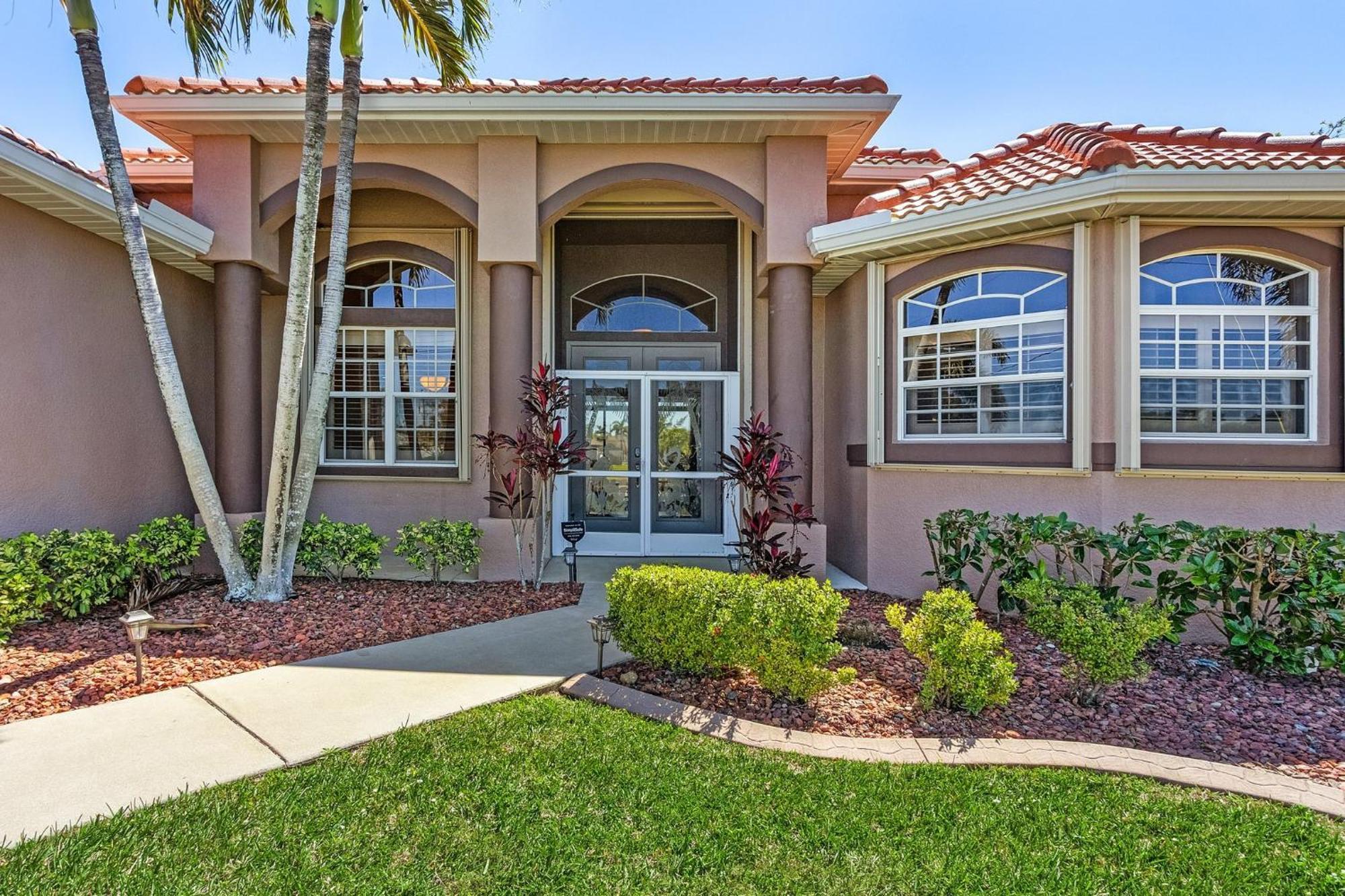 Heated Saltwater Pool, Dock, Gulf Access - Infinity Coral - Roelens