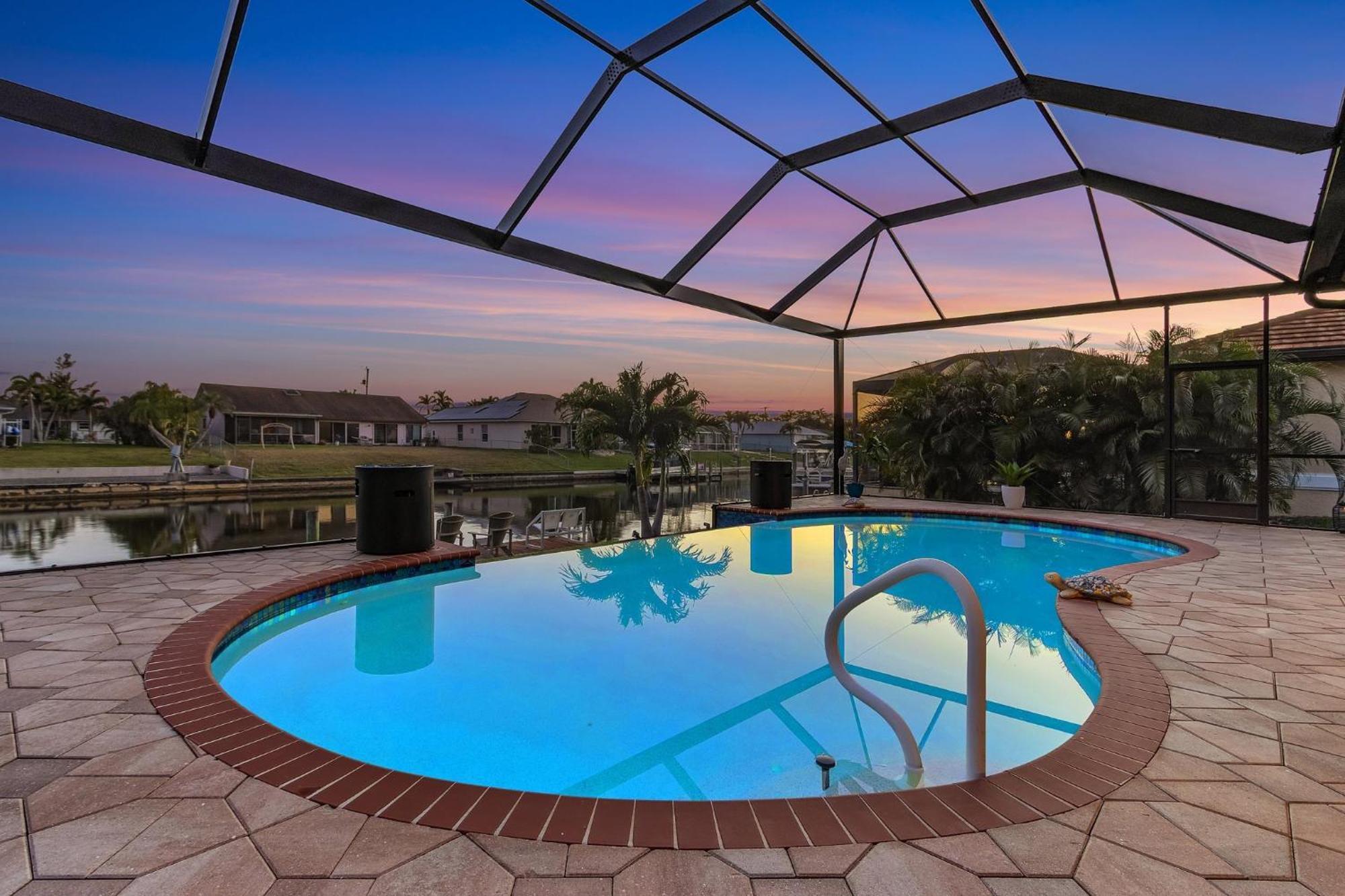 Heated Saltwater Pool, Dock, Gulf Access - Infinity Coral - Roelens Cape Coral