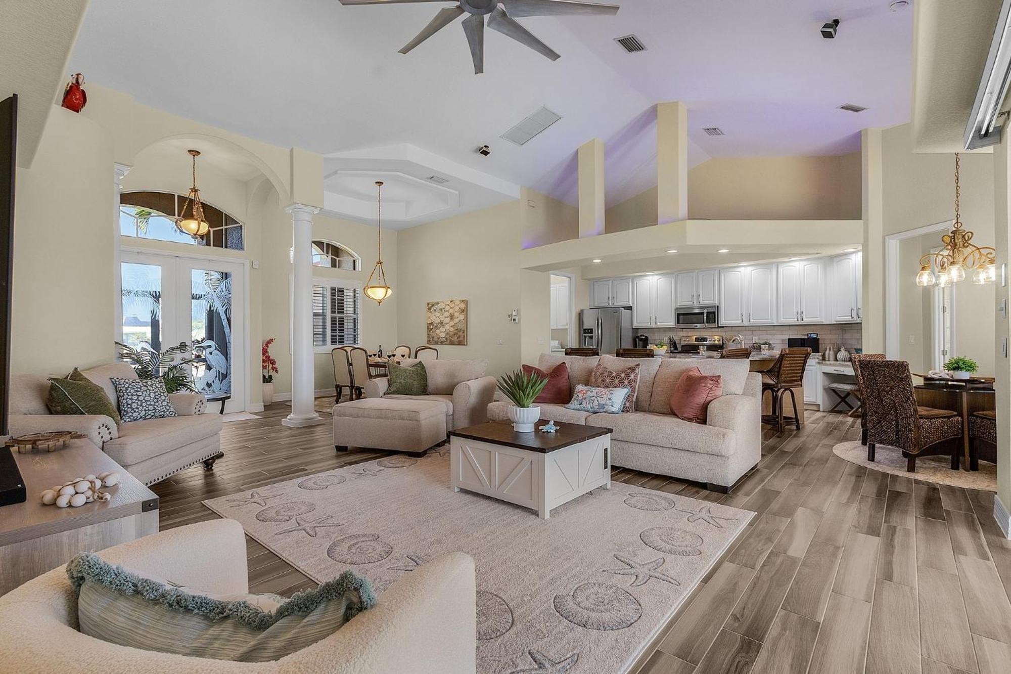 Heated Saltwater Pool, Dock, Gulf Access - Infinity Coral - Roelens