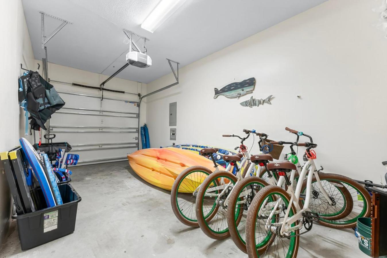 New Lily Pad Bike Community Pool Holiday home