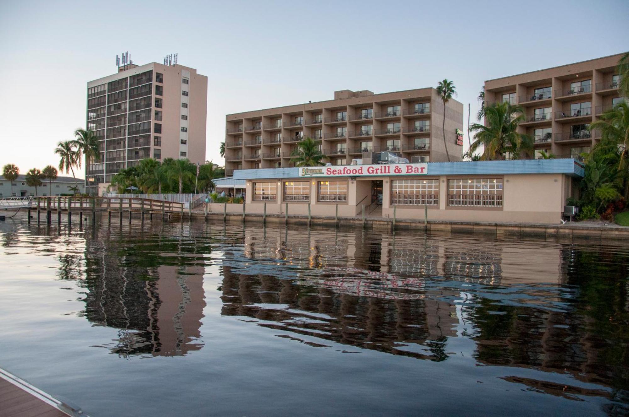 Hotel Western Myers Waterfront