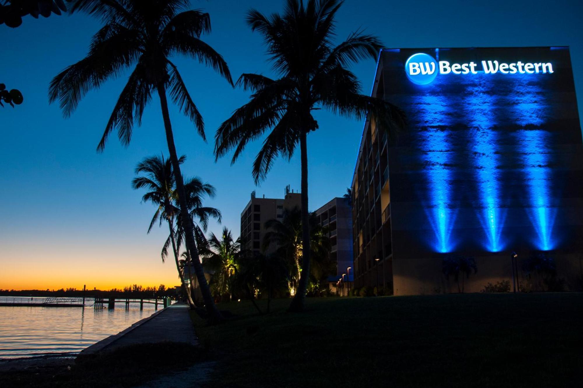 Western Myers Waterfront Hotel 3*