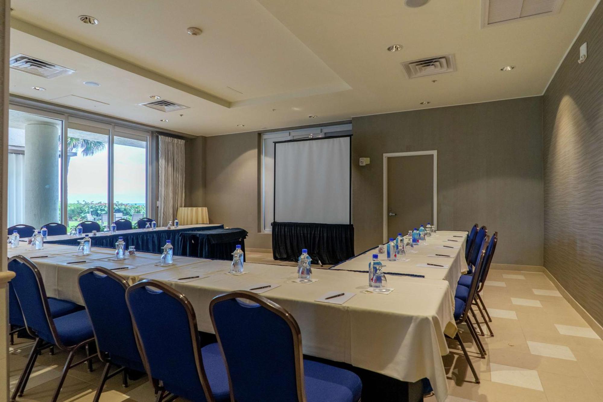 Hilton Oceanfront 3* Melbourne