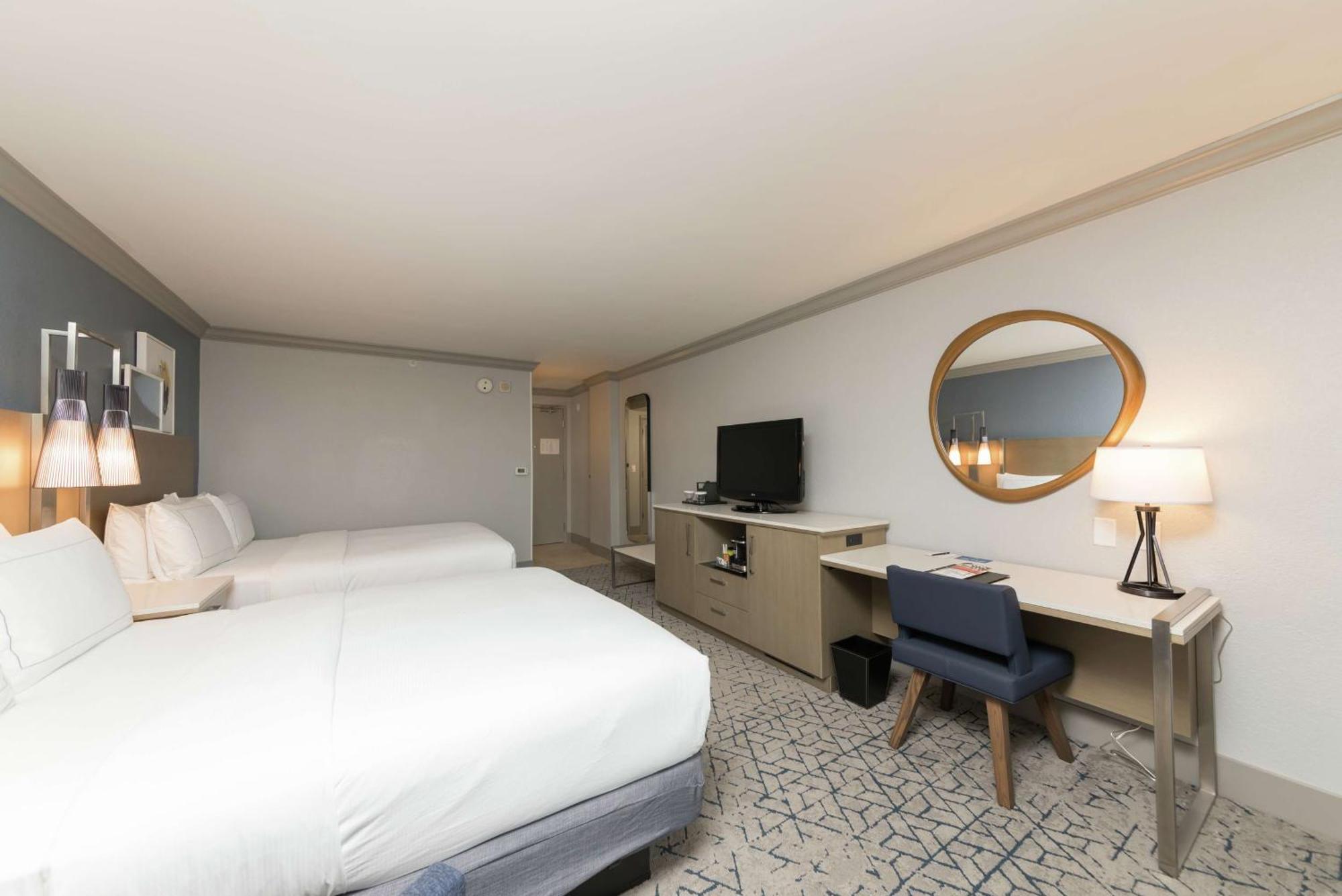 Hilton Oceanfront Hotel 3*