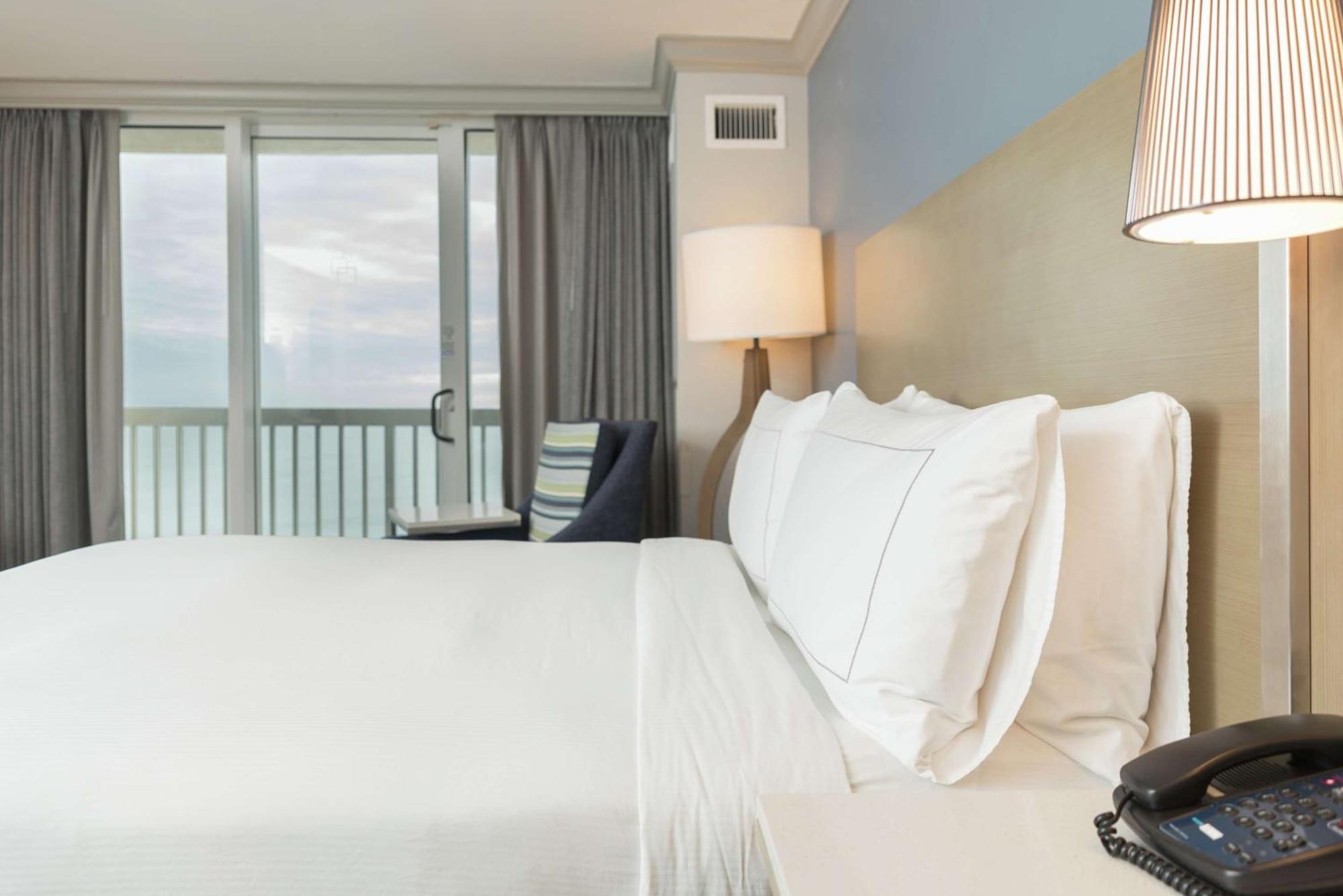 Hilton Oceanfront 3* Melbourne