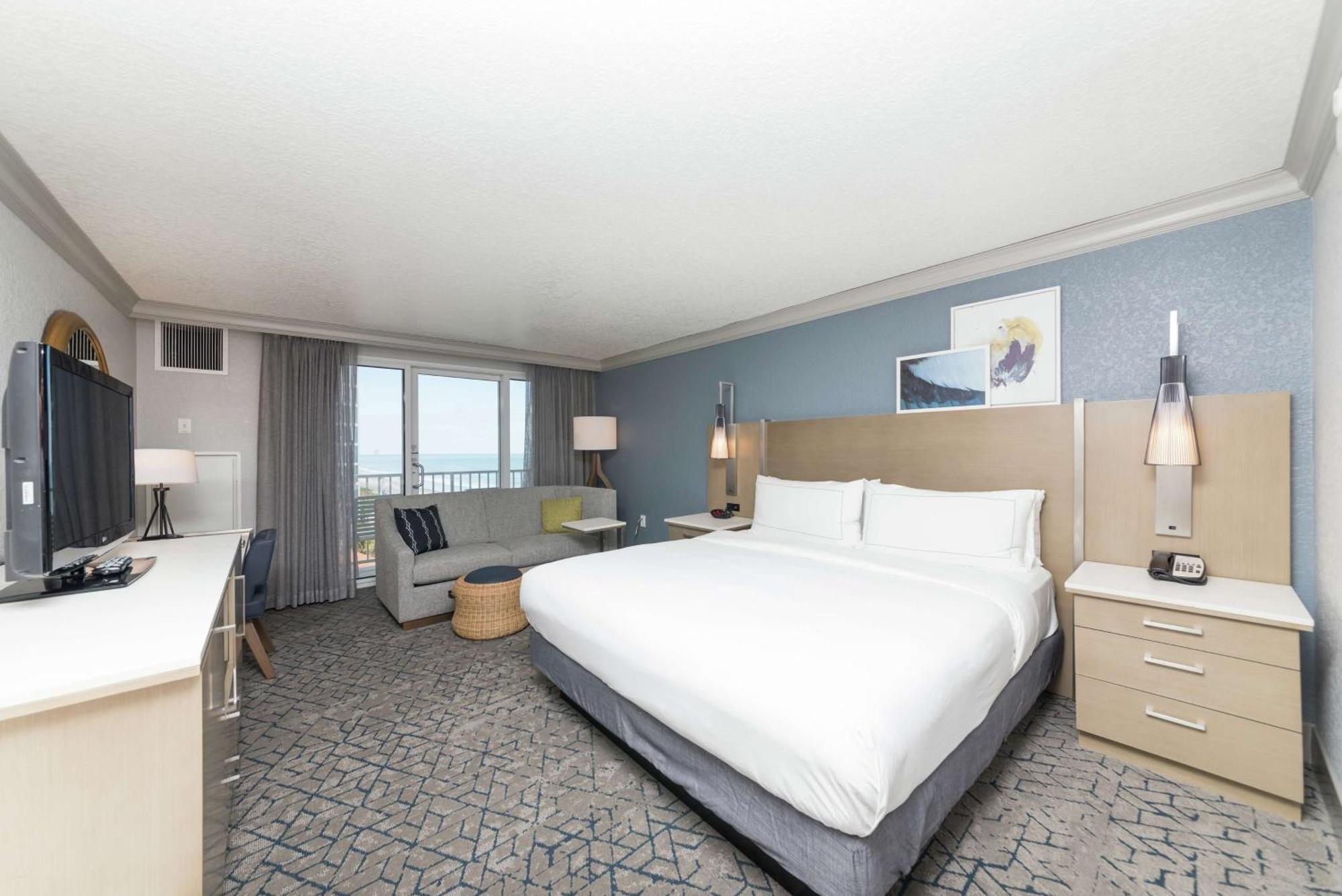Hilton Oceanfront Hotel 3*