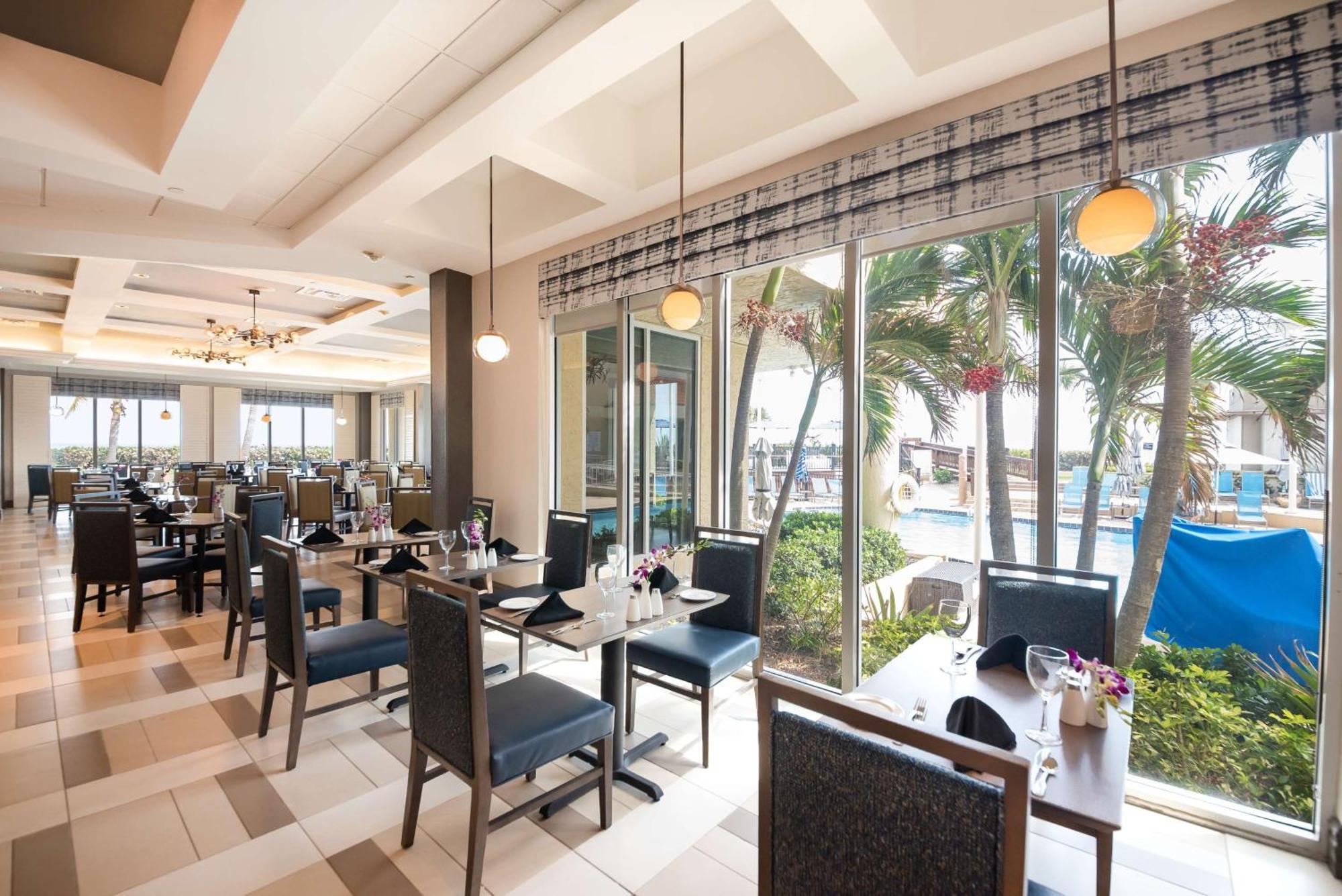 Hilton Oceanfront 3* Melbourne