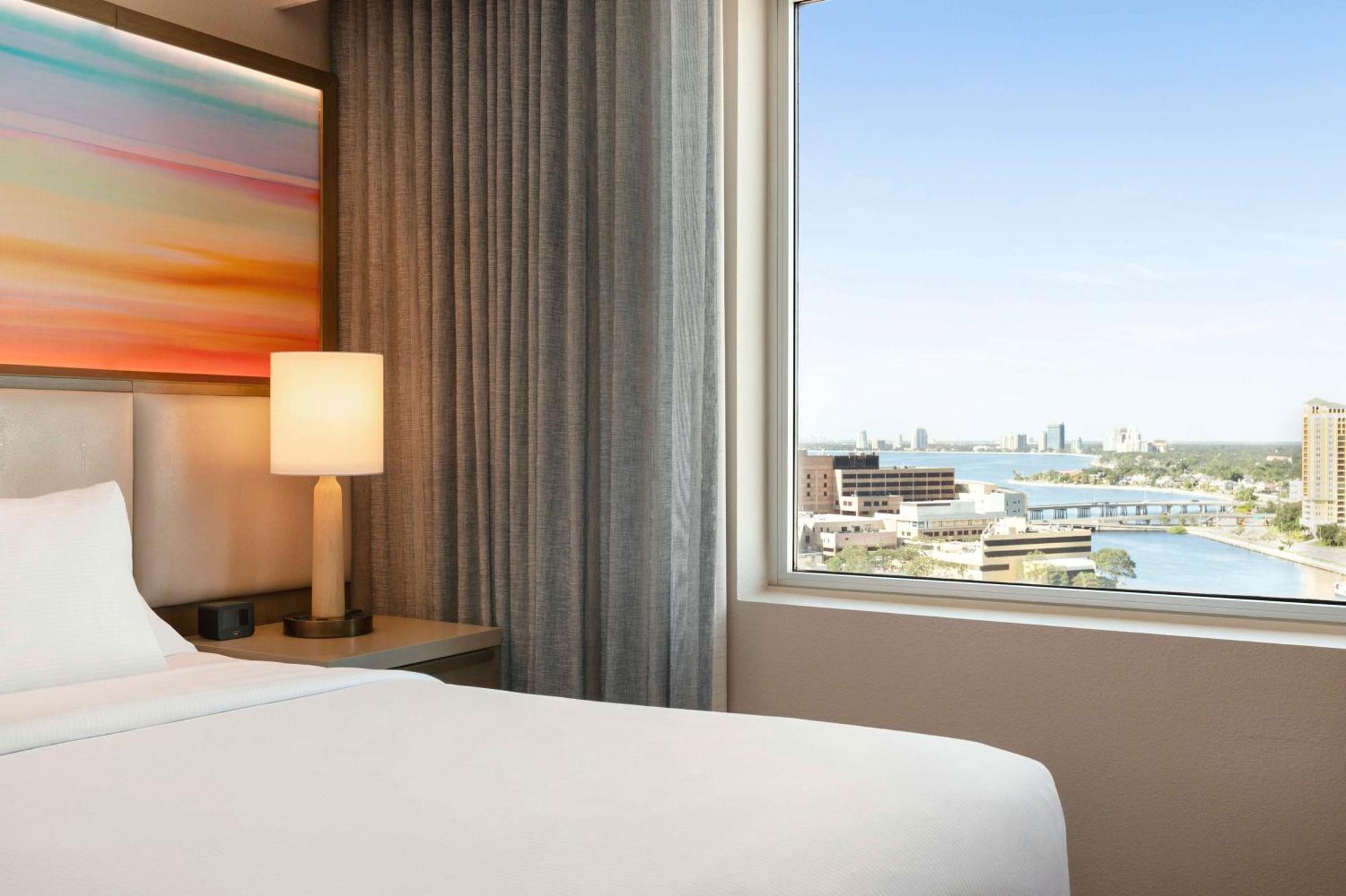 Hotel Embassy By Hilton Downtown Convention Center 4*