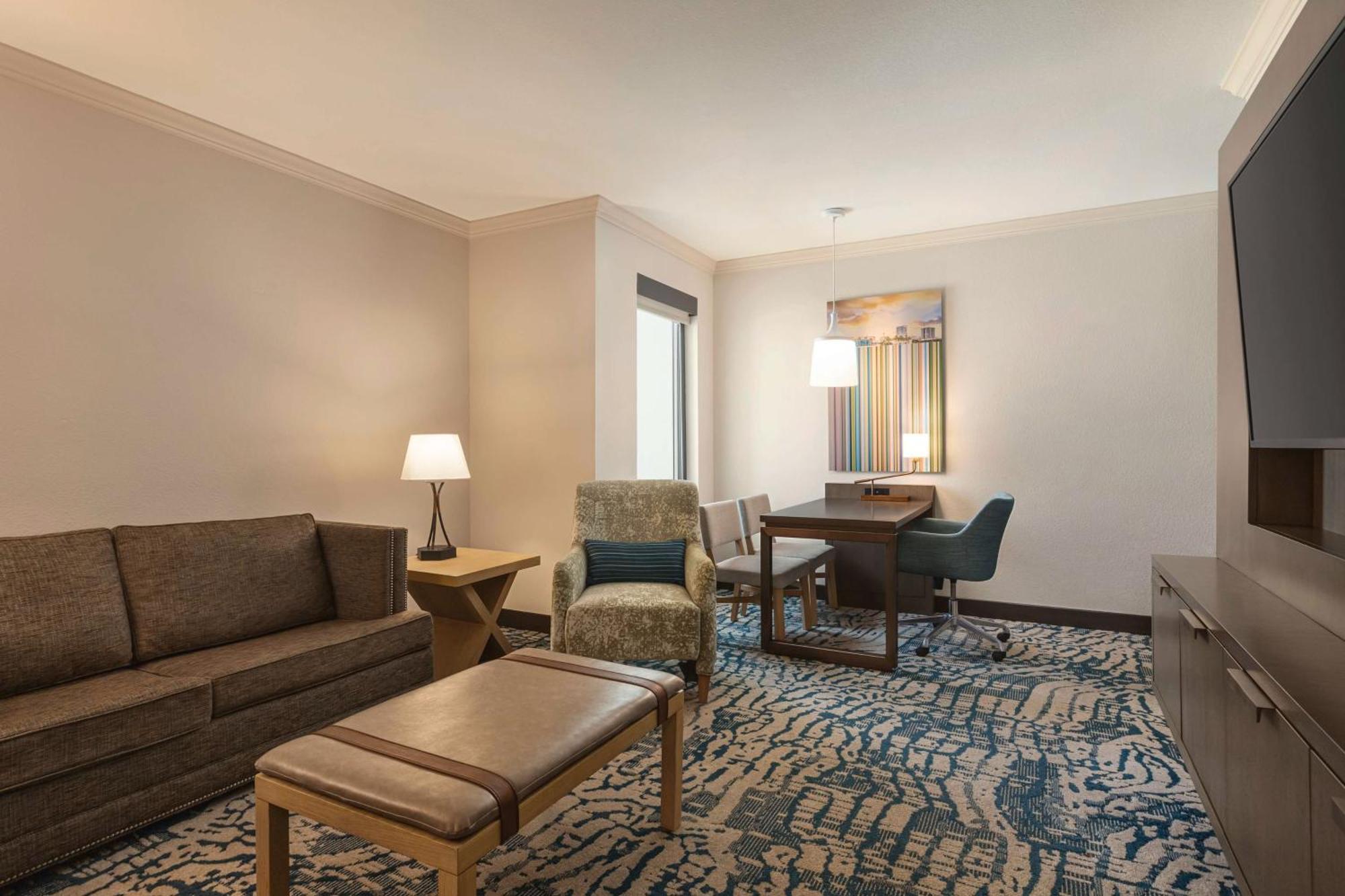 Hotel Embassy By Hilton Downtown Convention Center Tampa