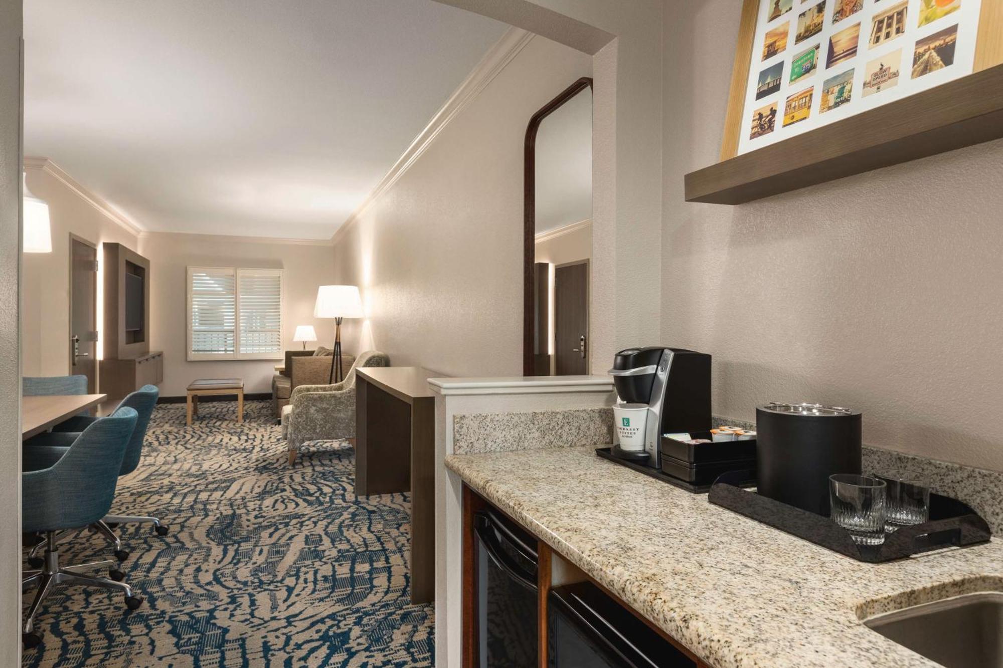 Hotel Embassy By Hilton Downtown Convention Center 4*