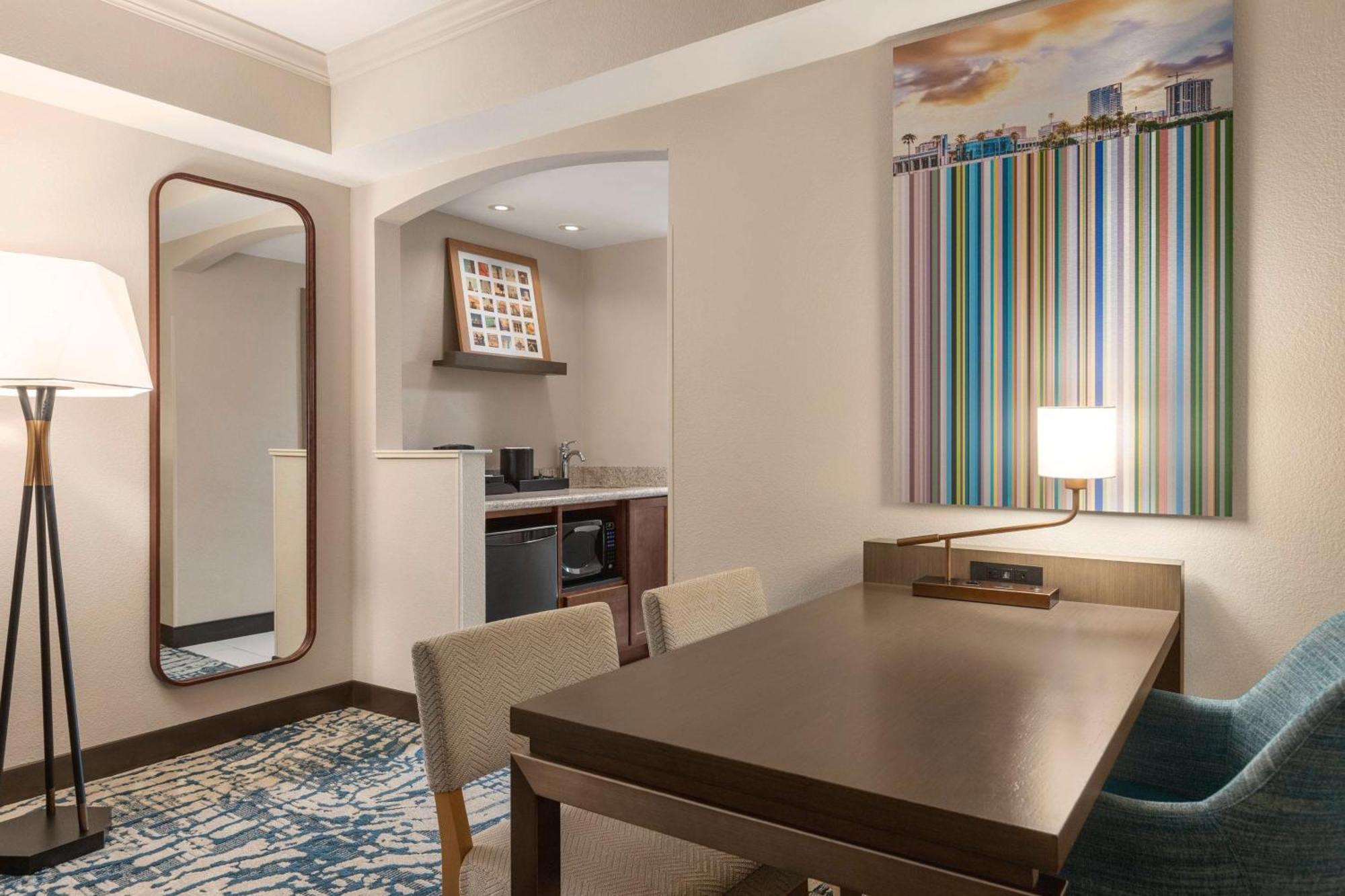 Hotel Embassy By Hilton Downtown Convention Center Tampa