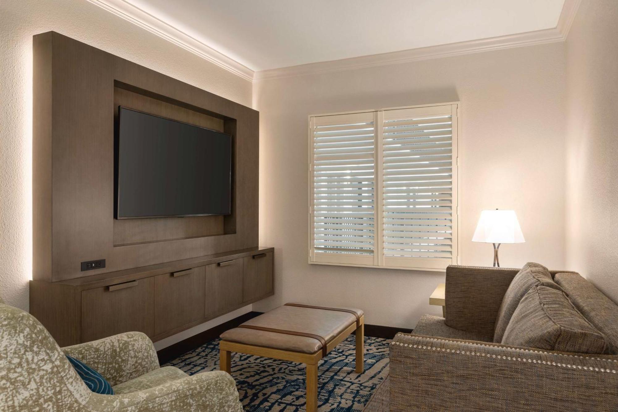 Embassy By Hilton Downtown Convention Center 4*