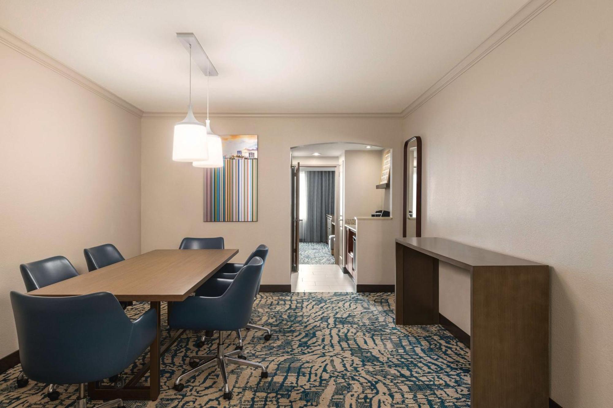 Embassy By Hilton Downtown Convention Center Tampa