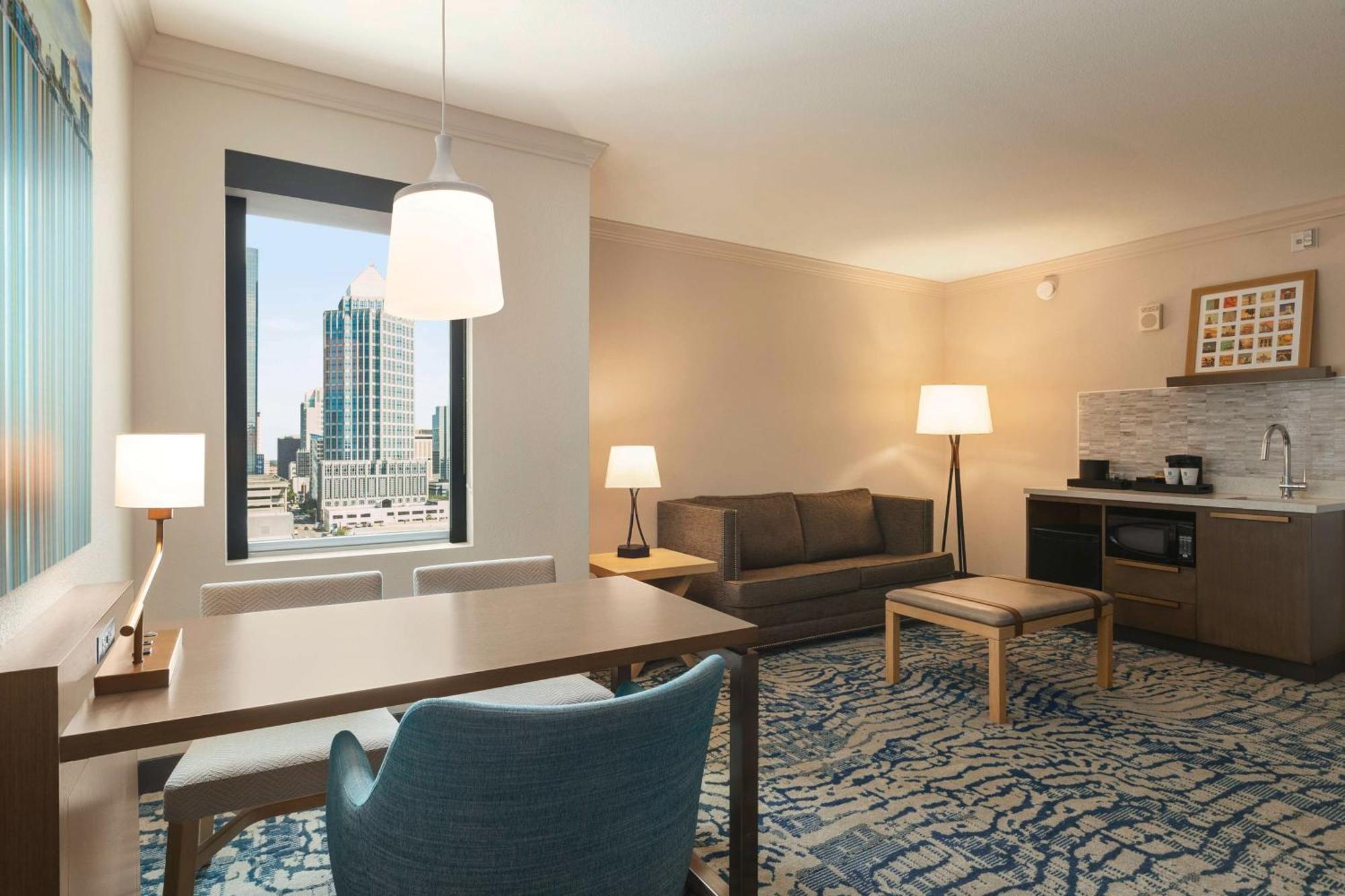 Hotel Embassy By Hilton Downtown Convention Center