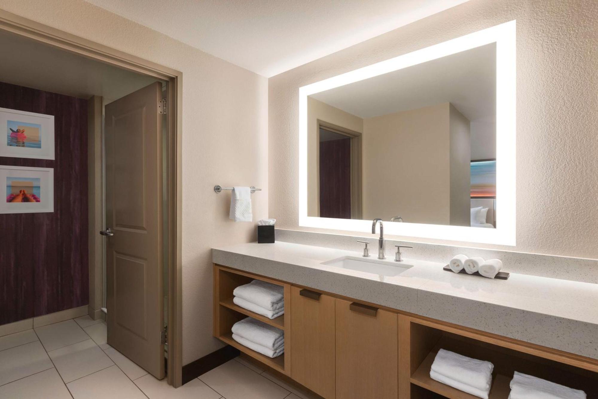 Hotel Embassy By Hilton Downtown Convention Center Tampa