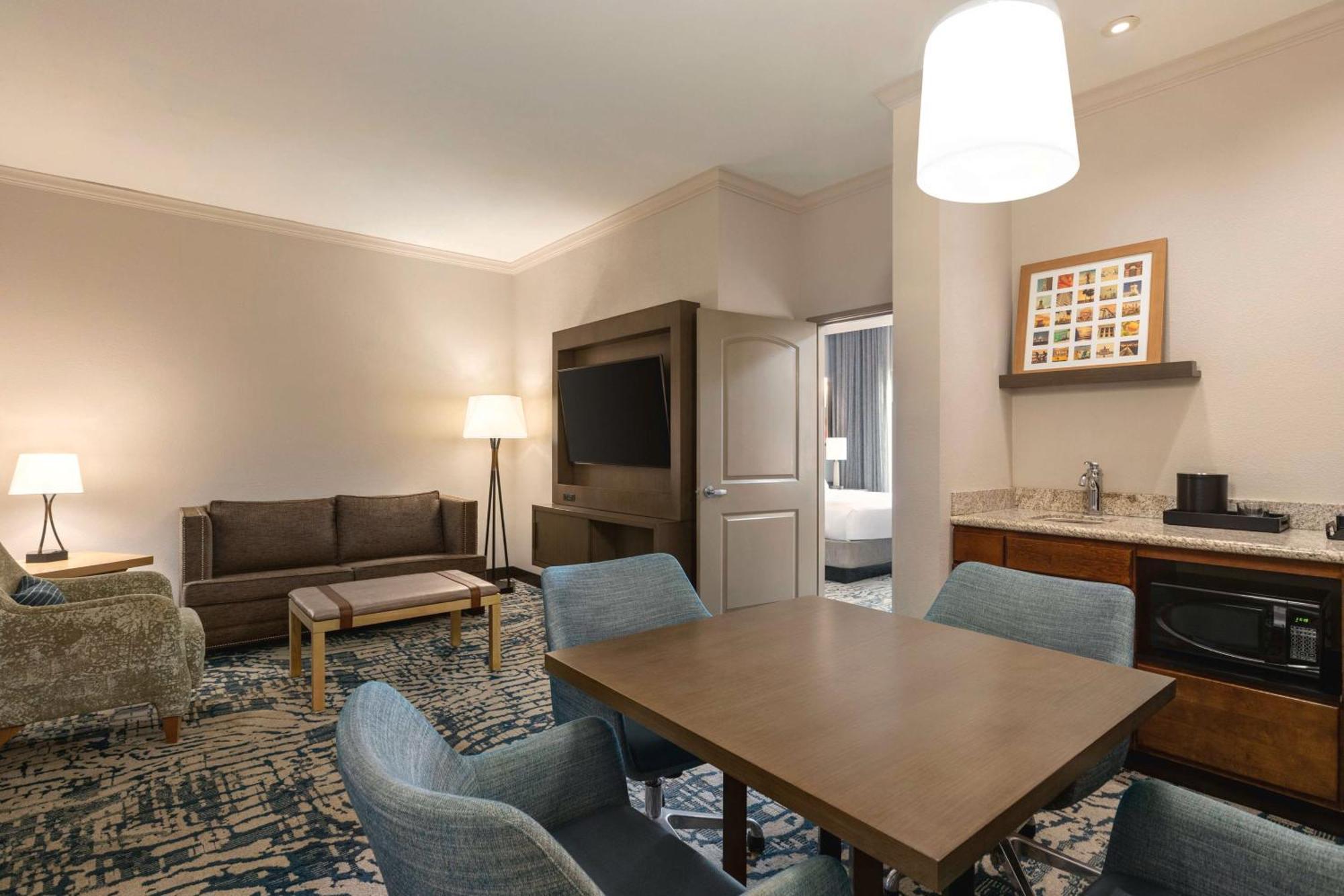 Hotel Embassy By Hilton Downtown Convention Center