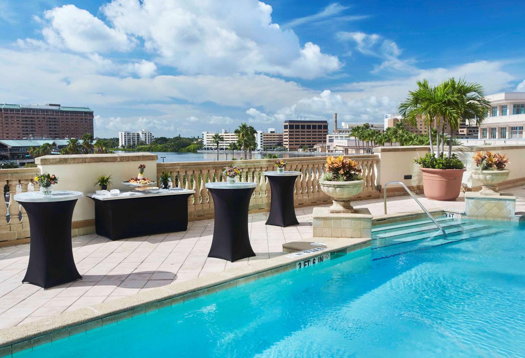 Hotel Embassy By Hilton Downtown Convention Center