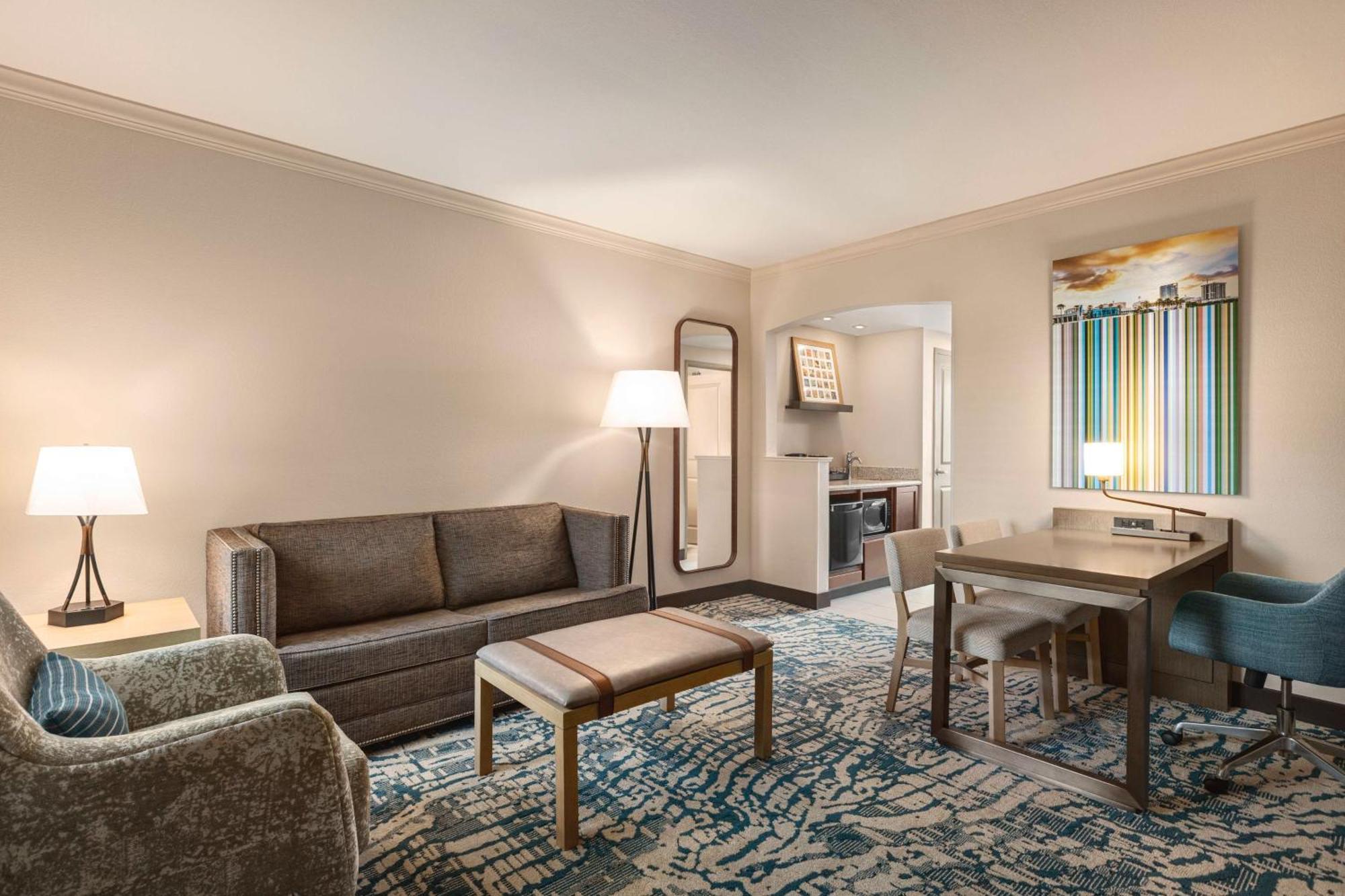Hotel Embassy By Hilton Downtown Convention Center Tampa